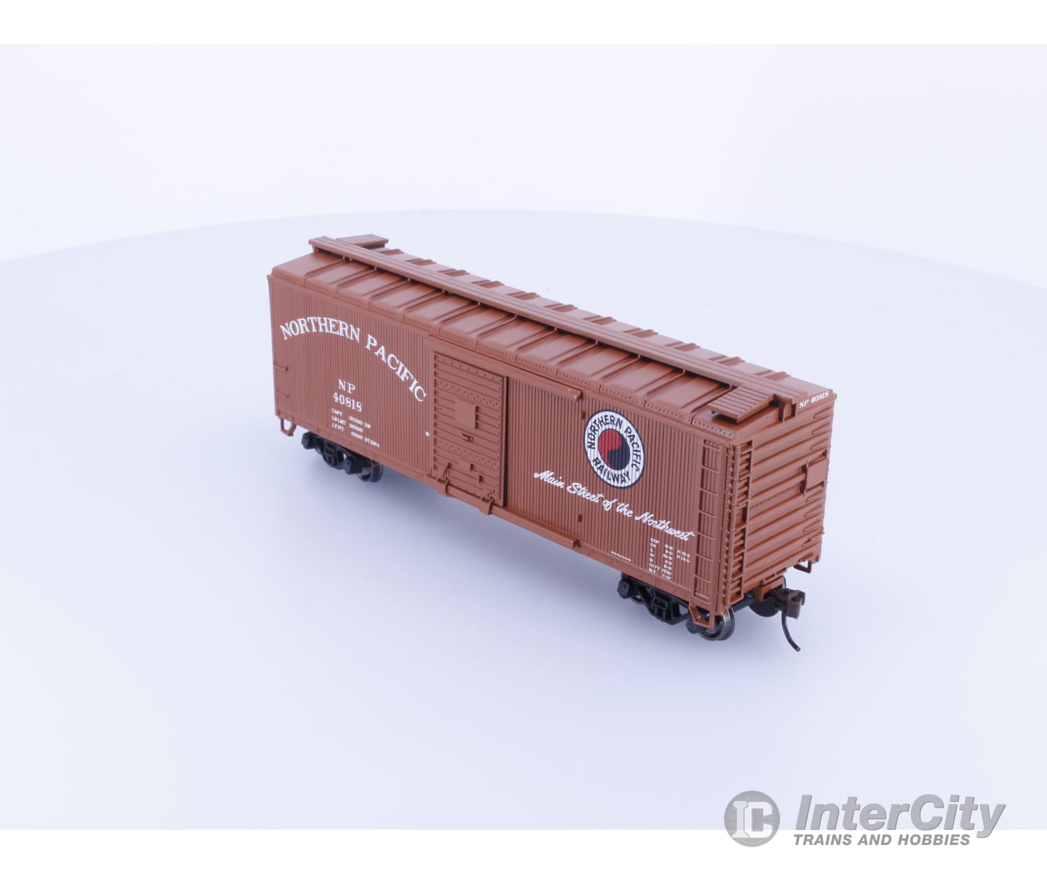 Roundhouse 84668 HO 40’ Double Sheathed Boxcar Northern Pacific (NP) 40818 Freight Cars