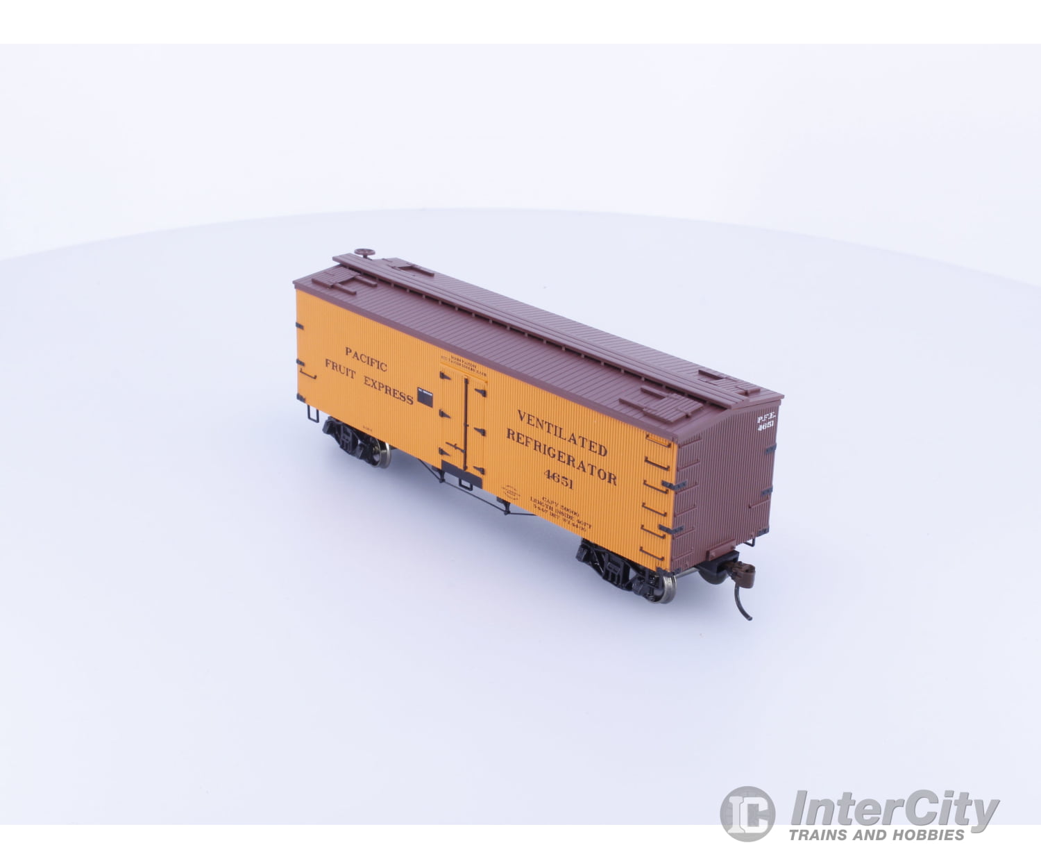 Roundhouse 85492 HO 36’ Wood Reefer Pacific Fruit Express (PFE) 4651 Freight Cars