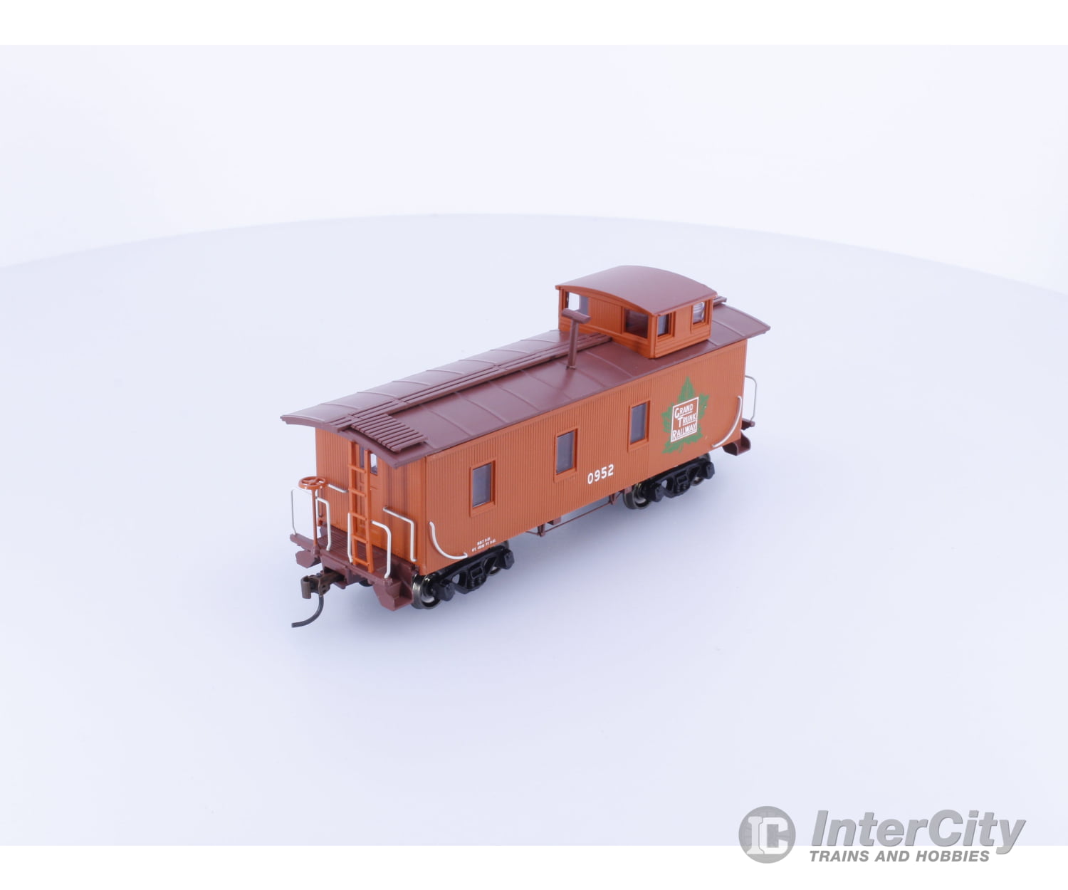 Roundhouse 85800 HO 3 Window Standard Wood Caboose Grand Trunk (GT) 0952 Freight Cars