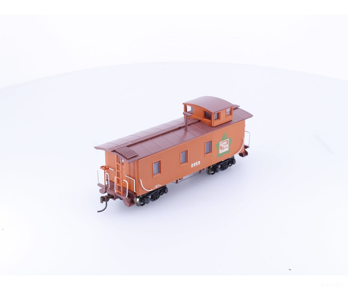 Roundhouse 85802 HO 3 Window Standard Wood Caboose Grand Trunk (GT) 0959 - Freight Cars