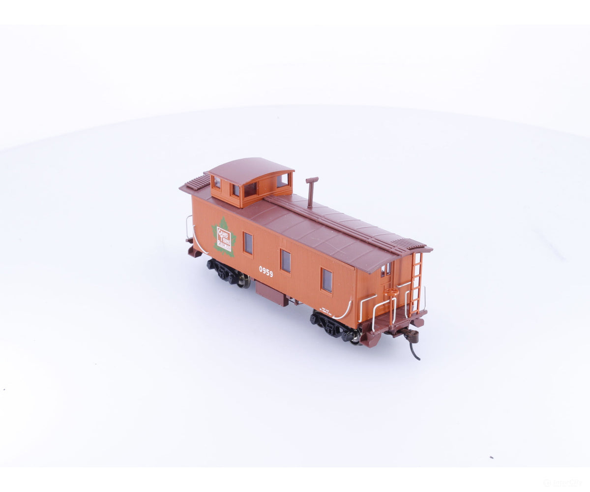 Roundhouse 85802 HO 3 Window Standard Wood Caboose Grand Trunk (GT) 0959 - Freight Cars