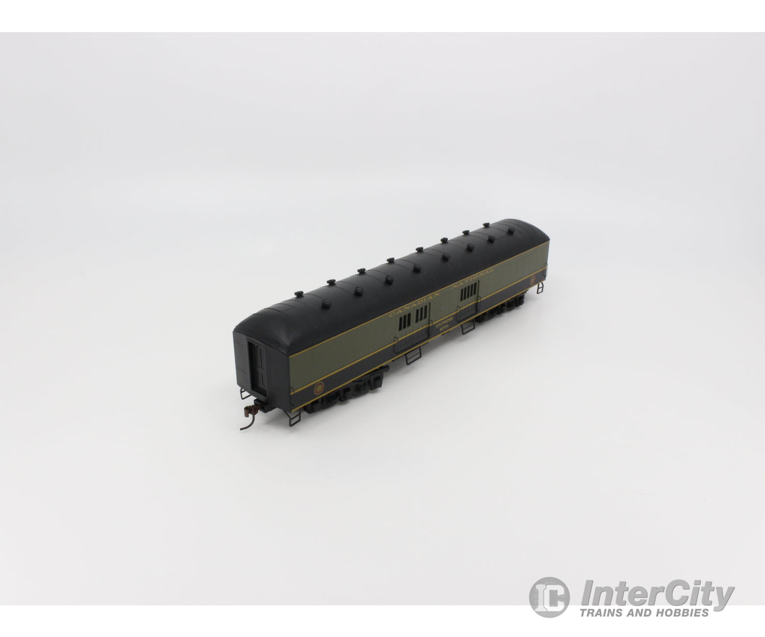 Roundhouse 86525 Ho Arch-Roof Baggage Passenger Car Canadian National (Cn) 8779 Cars