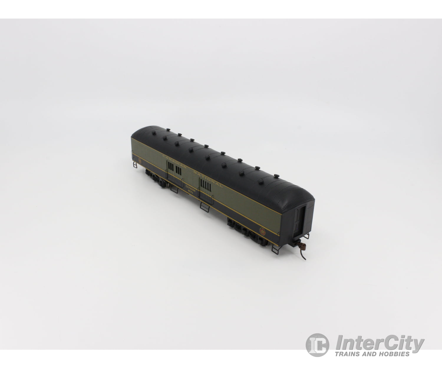 Roundhouse 86525 Ho Arch-Roof Baggage Passenger Car Canadian National (Cn) 8779 Cars