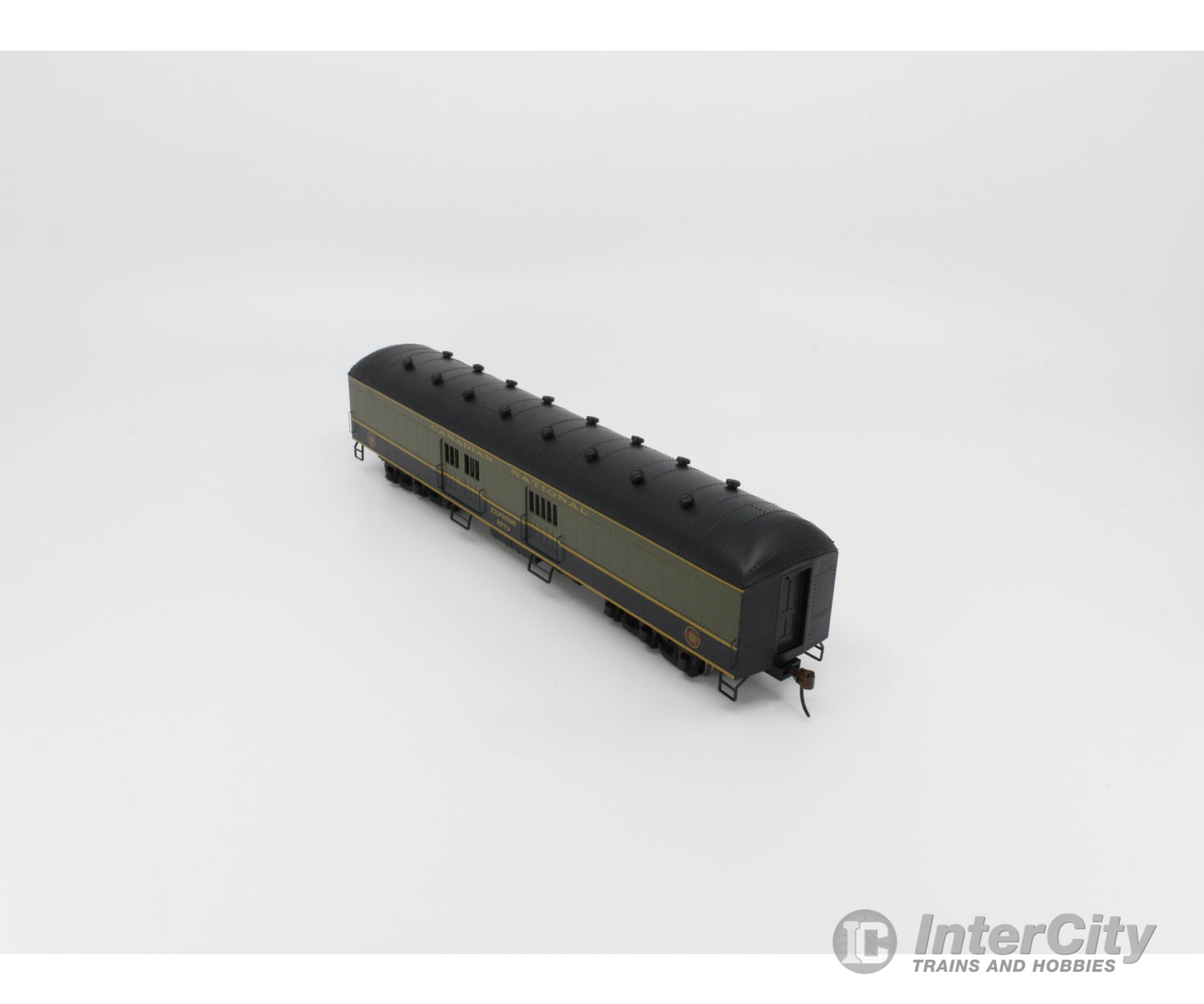 Roundhouse 86525 Ho Arch-Roof Baggage Passenger Car Canadian National (Cn) 8779 Cars