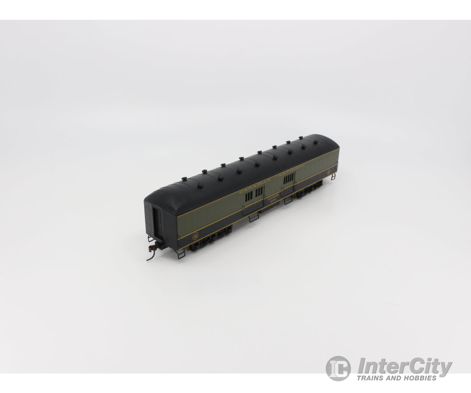 Roundhouse 86525 Ho Arch-Roof Baggage Passenger Car Canadian National (Cn) 8779 Cars