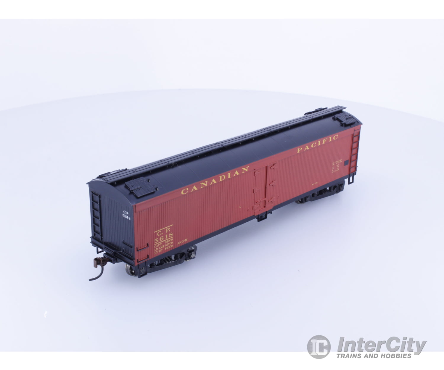 Roundhouse 86651 HO 50’ Express Reefer Canadian Pacific (CP) 5618 Freight Cars