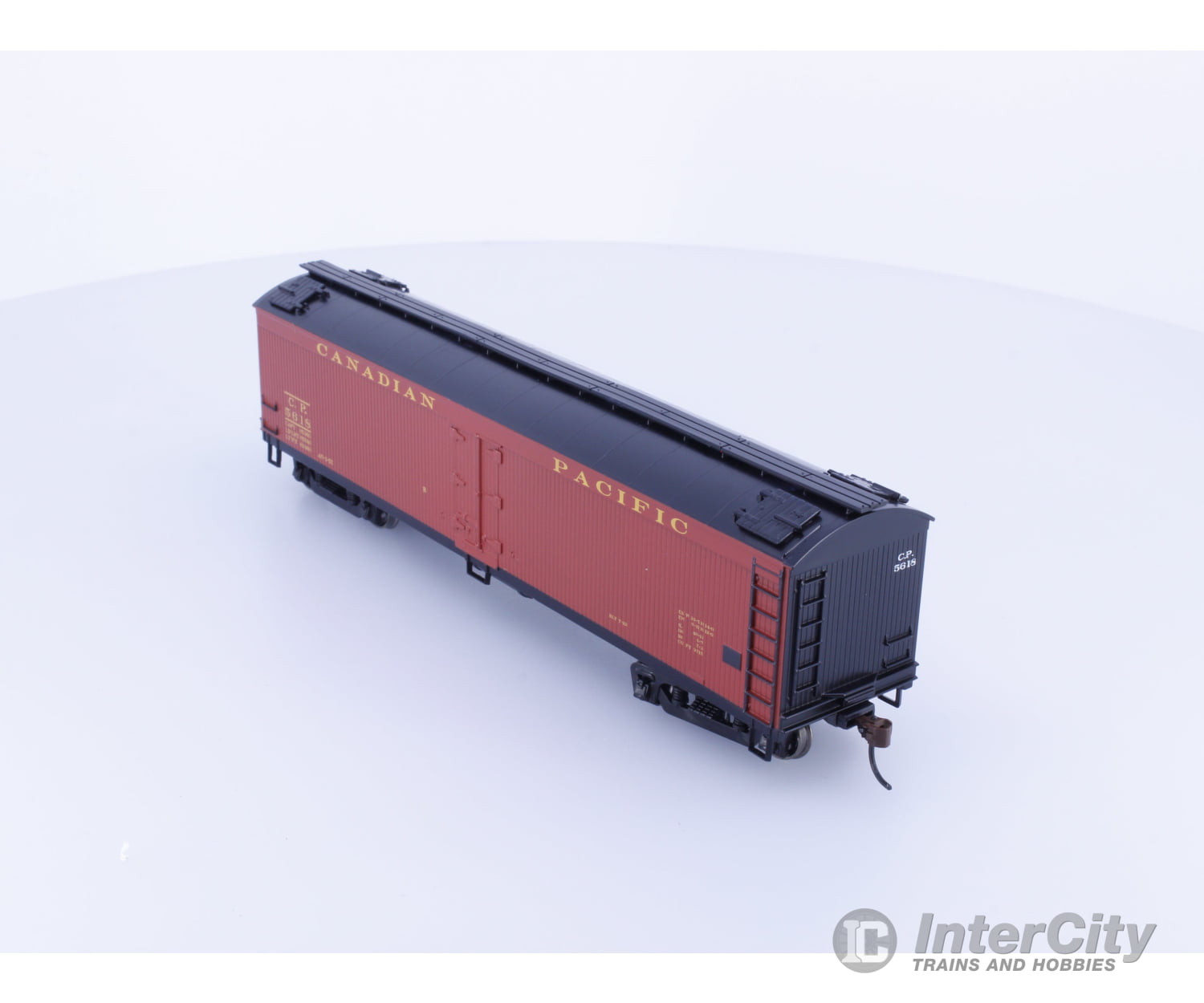 Roundhouse 86651 HO 50’ Express Reefer Canadian Pacific (CP) 5618 Freight Cars