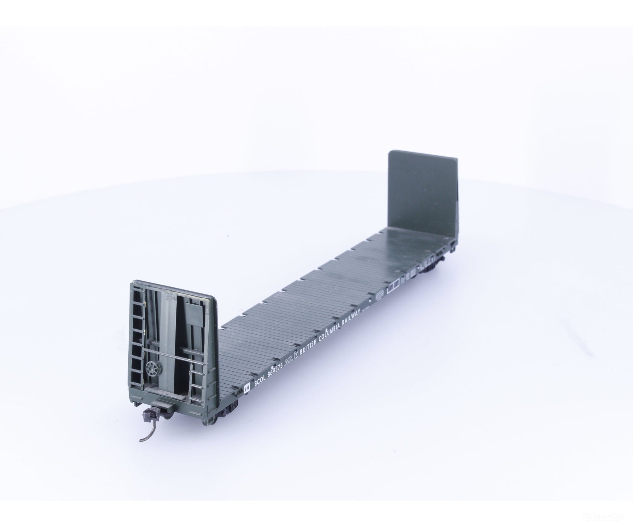 Roundhouse 869375 HO 60’ Bulkhead Flat Car BC Rail (BCOL) 869375 - Freight Cars