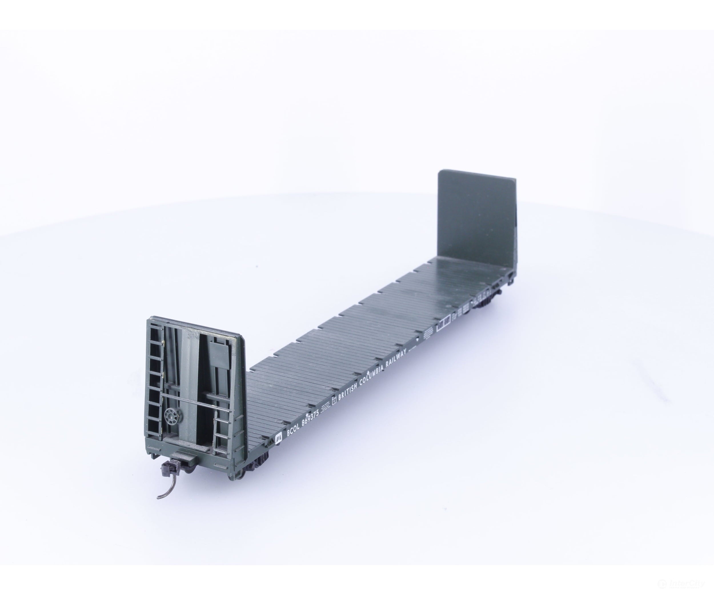 Roundhouse 869375 HO 60’ Bulkhead Flat Car BC Rail (BCOL) 869375 - Freight Cars