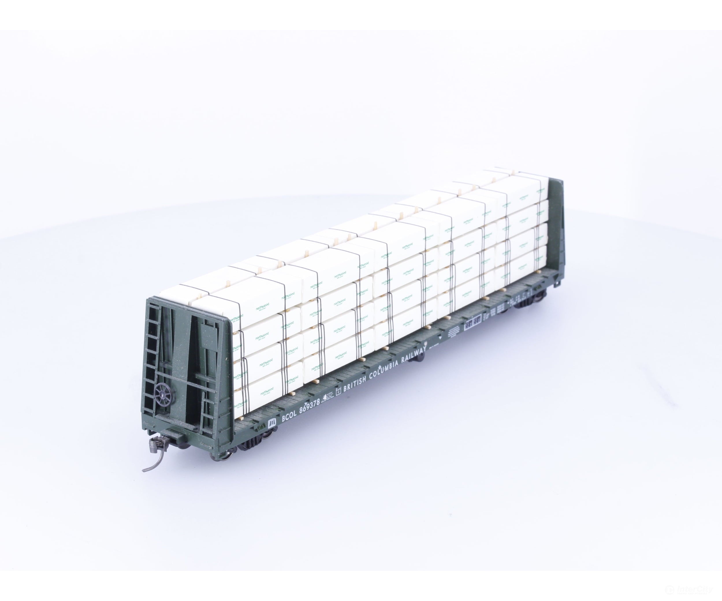 Roundhouse 869378 HO 60’ Bulkhead Flat Car with Northwood Lumber Load BC Rail (BCOL) 869378 - Freight Cars