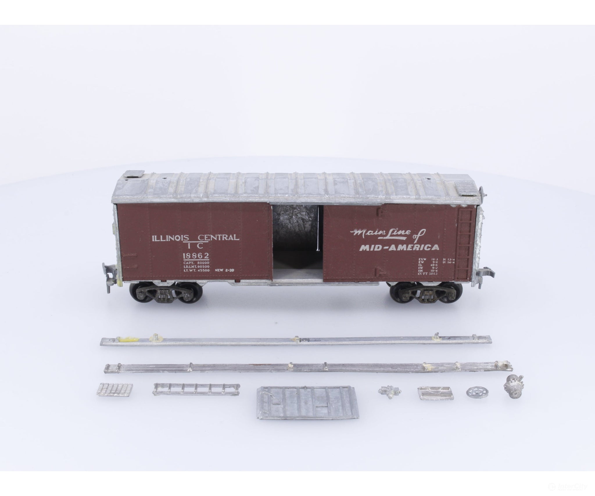 Roundhouse B103 HO 40’ Box Car Kit Illinois Central (IC) 18862 Freight Cars