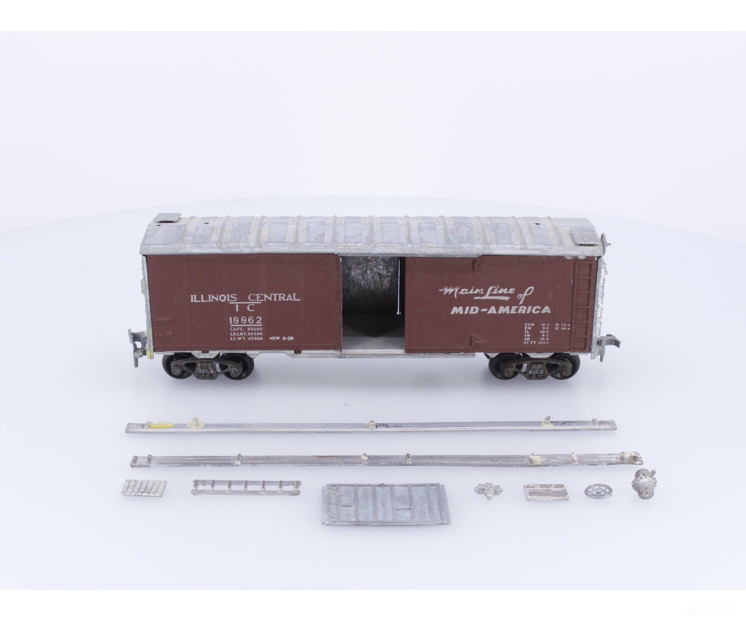 Roundhouse B103 HO 40’ Box Car Kit Illinois Central (IC) 18862 Freight Cars