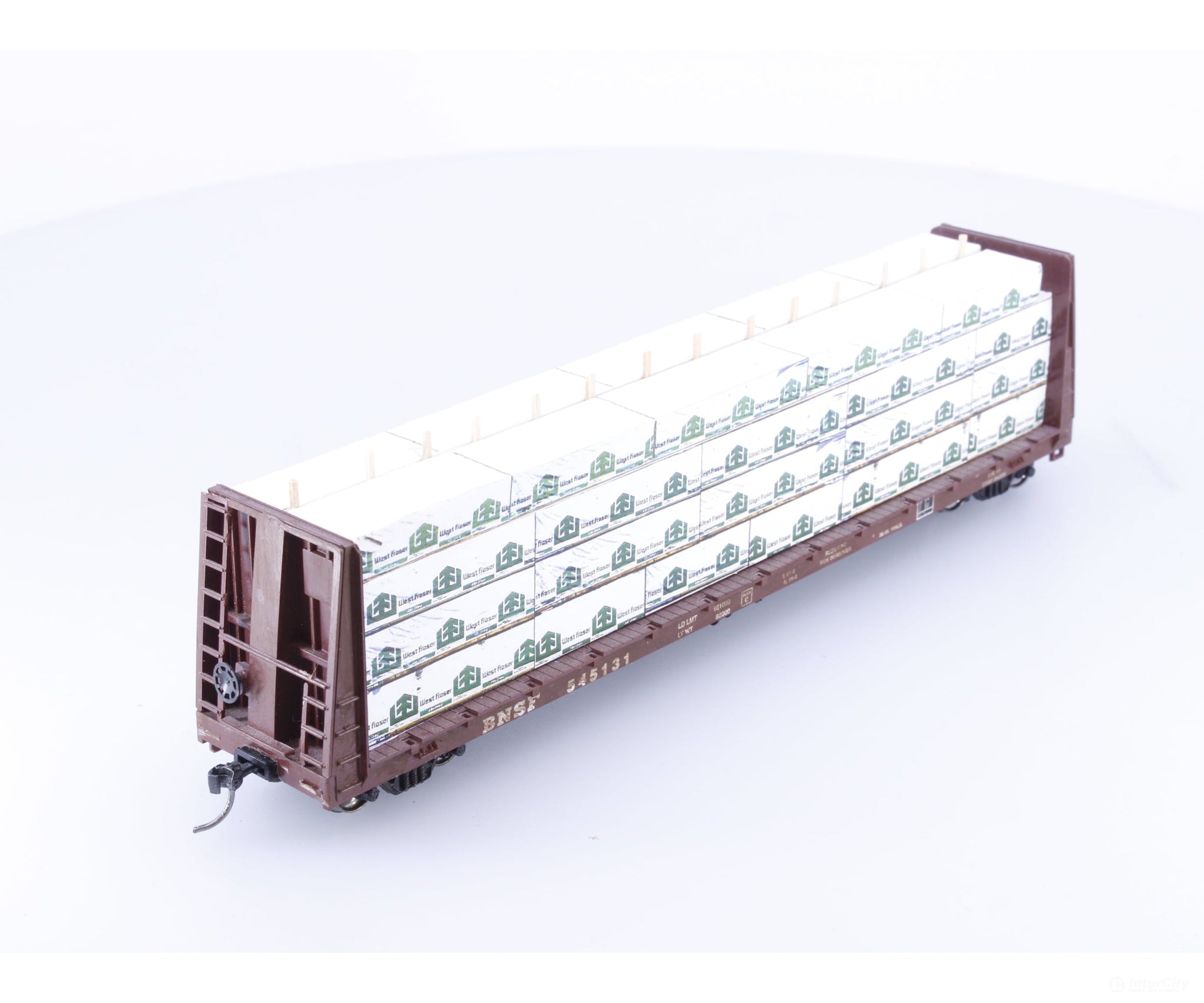 Roundhouse BF60 HO 60’ Bulkhead Flat Car with Wood Load Burlington Northern Santa Fe (BNSF) 545131 - Freight Cars