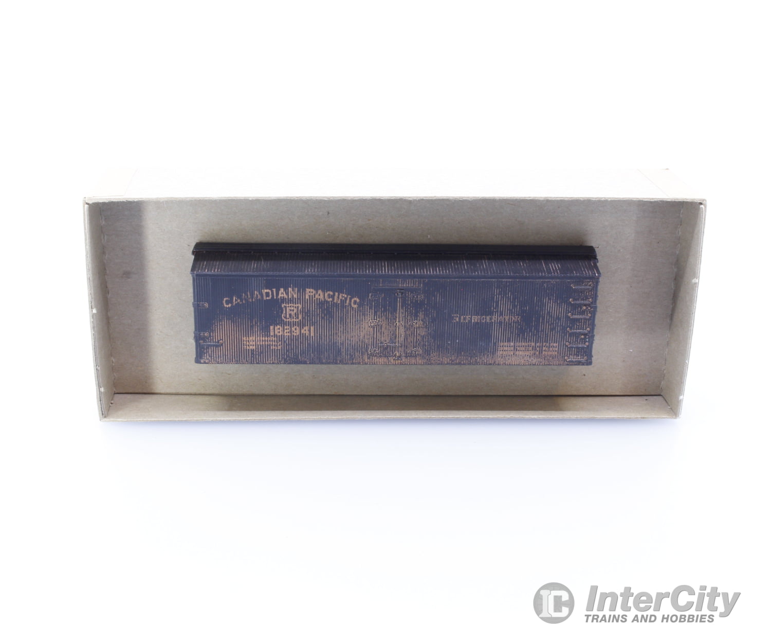 Roundhouse CP36 HO 36’ Refrigerator Car Kit Canadian Pacific (CP) 182941 Freight Cars