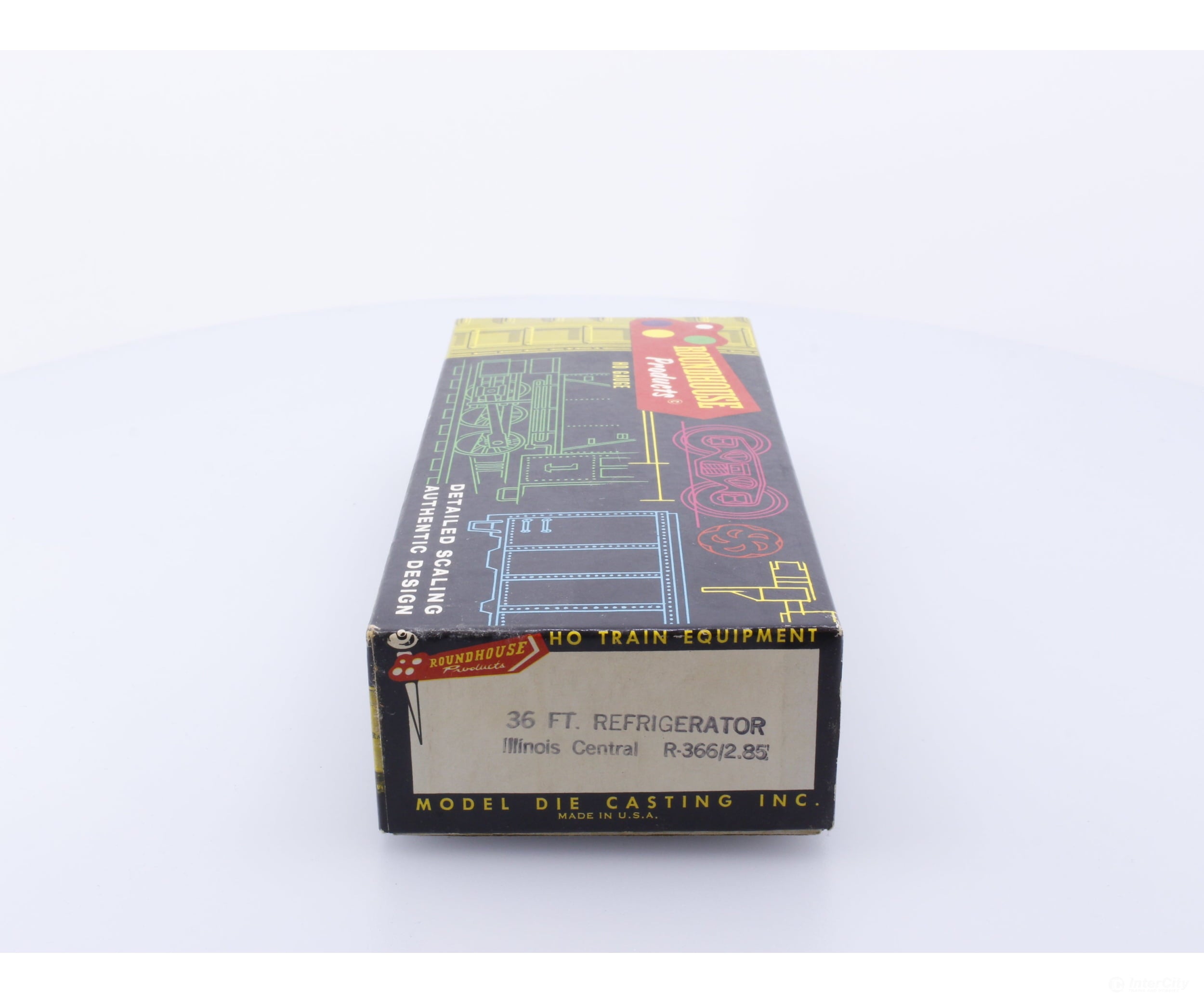 Roundhouse R-366 HO 36’ Refrigerator Car Kit Illinois Central (IC) 55401 Freight Cars