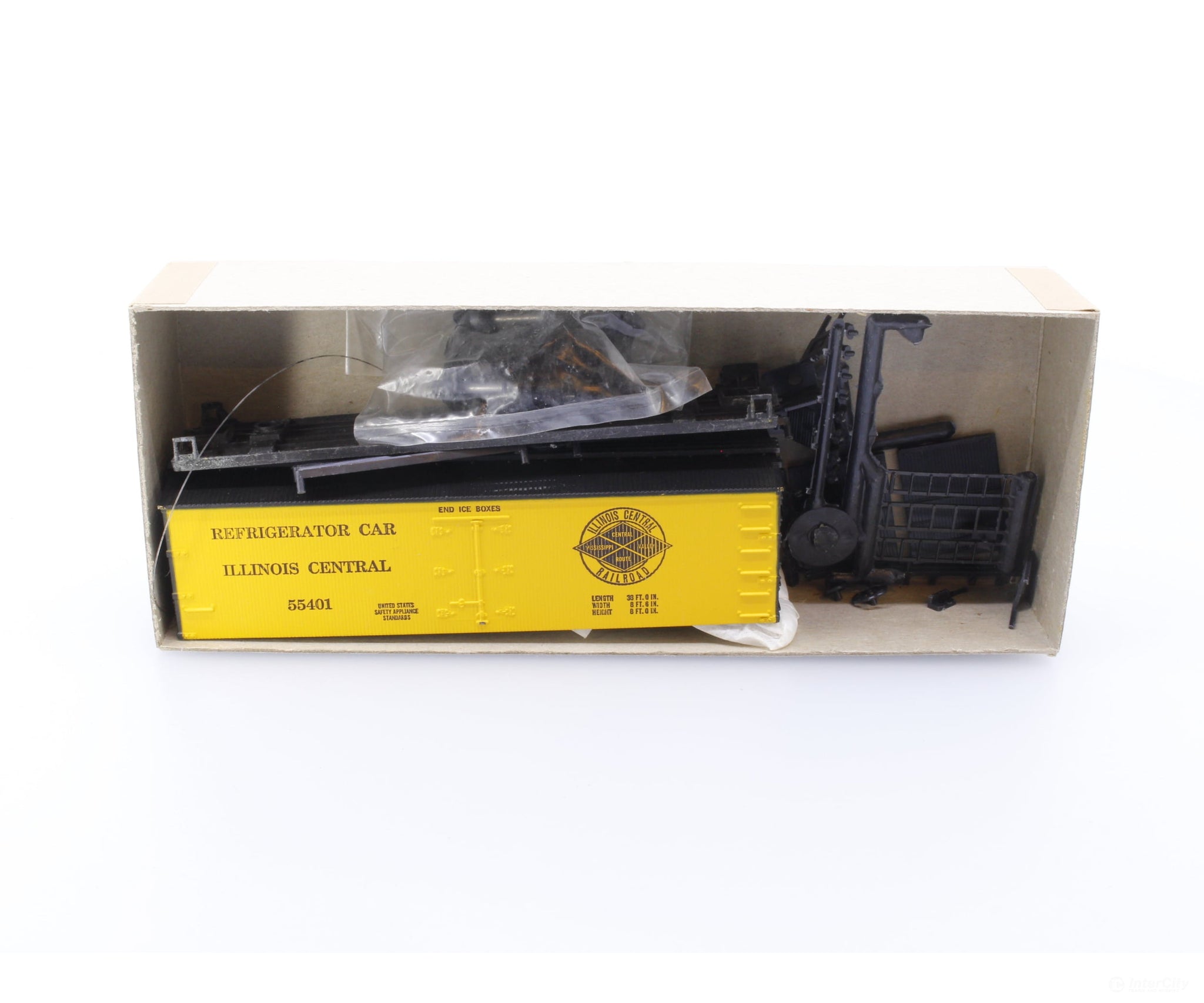 Roundhouse R-366 HO 36’ Refrigerator Car Kit Illinois Central (IC) 55401 Freight Cars