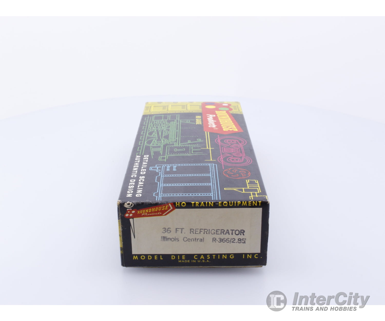 Roundhouse R-366 HO 36’ Refrigerator Car Kit Illinois Central (IC) 55401 Freight Cars