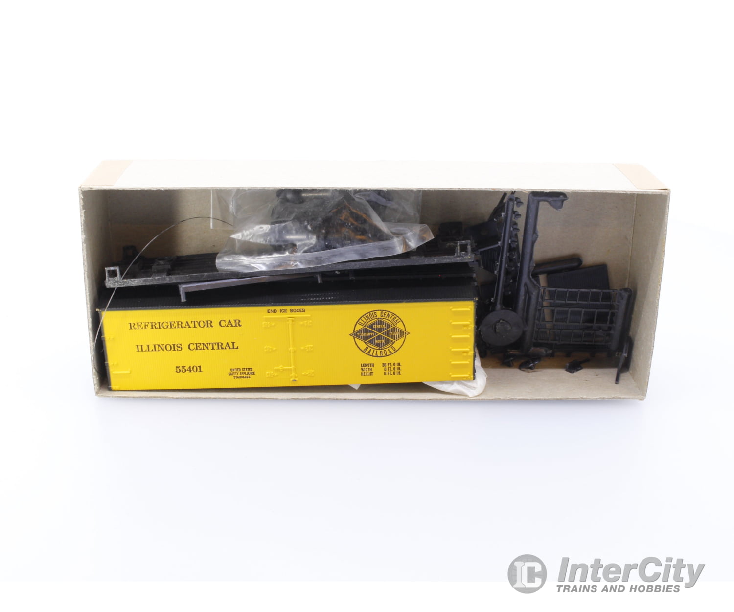 Roundhouse R-366 HO 36’ Refrigerator Car Kit Illinois Central (IC) 55401 Freight Cars