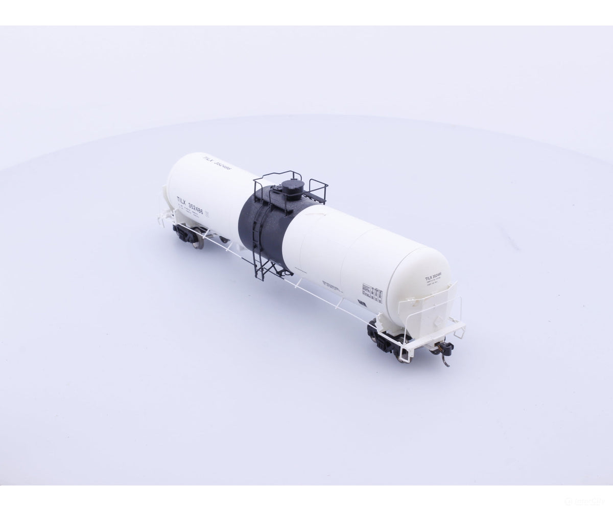 Scale Trains SXT10055 HO Trinity 31K Gallon Crude Oil Tank Car 352486 - Freight Cars