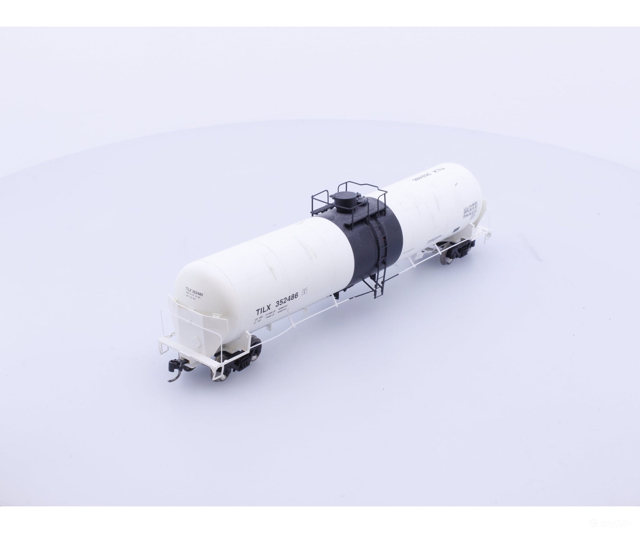 Scale Trains SXT10055 HO Trinity 31K Gallon Crude Oil Tank Car 352486 - Freight Cars