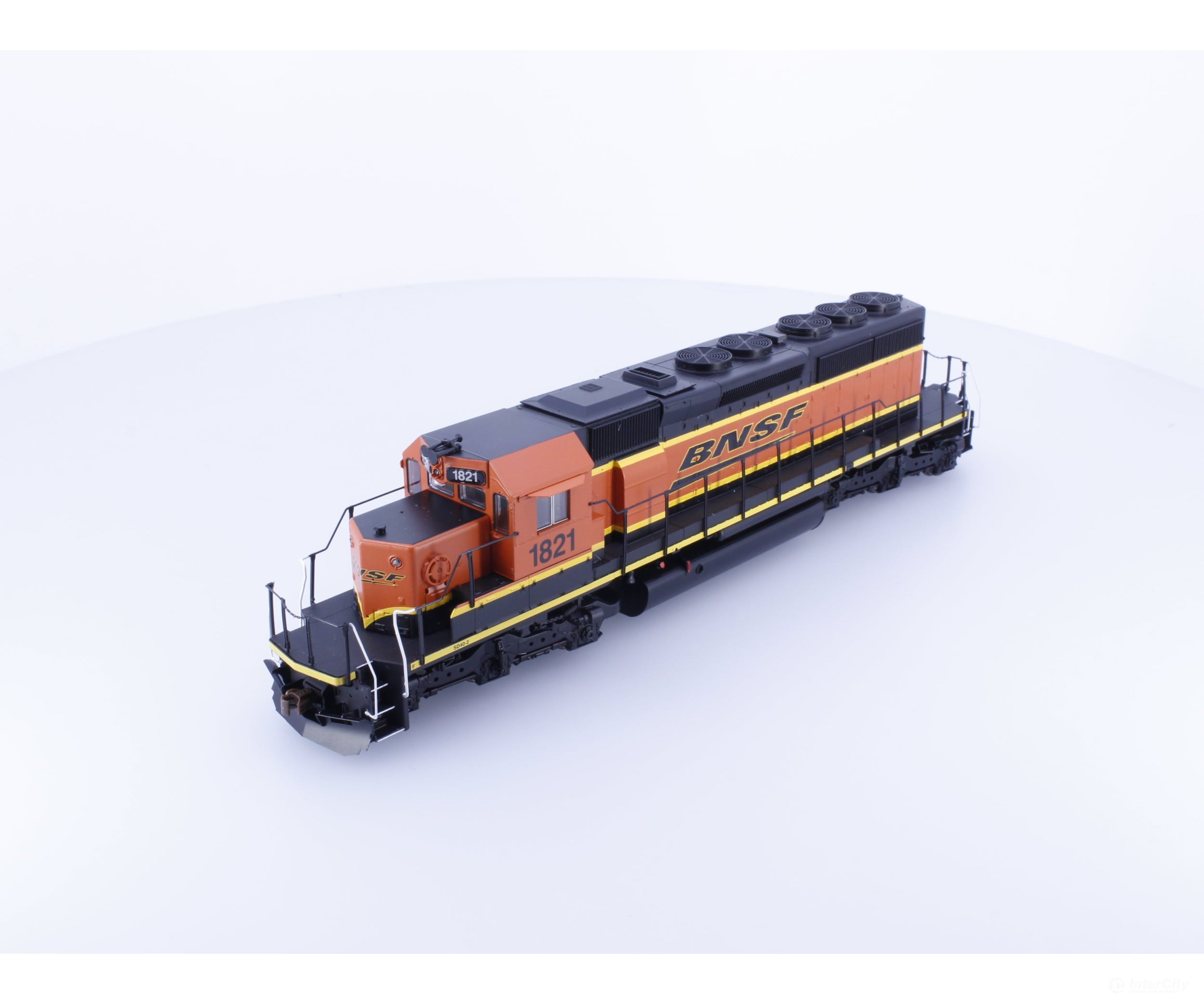 Scale Trains SXT10365 HO EMD SD40-2 Diesel Locomotive H3 Scheme Burlington Northern Santa Fe (BNSF) 1821 DCC & Sound