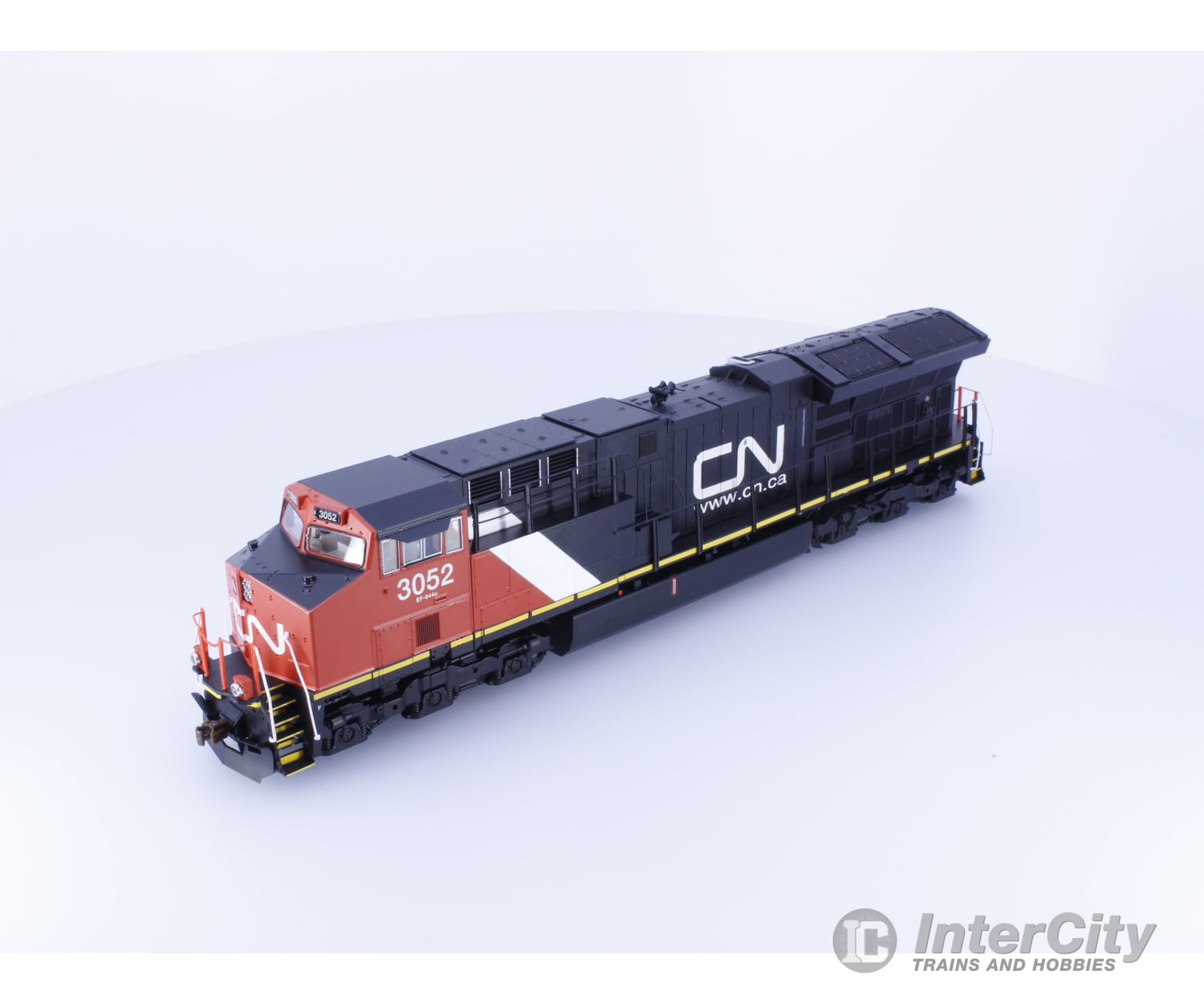Scale Trains SXT10439 HO GE Tier 4 GEVO ET44AC Diesel Locomotive Canadian National (CN) 3052 DCC & Sound Locomotives