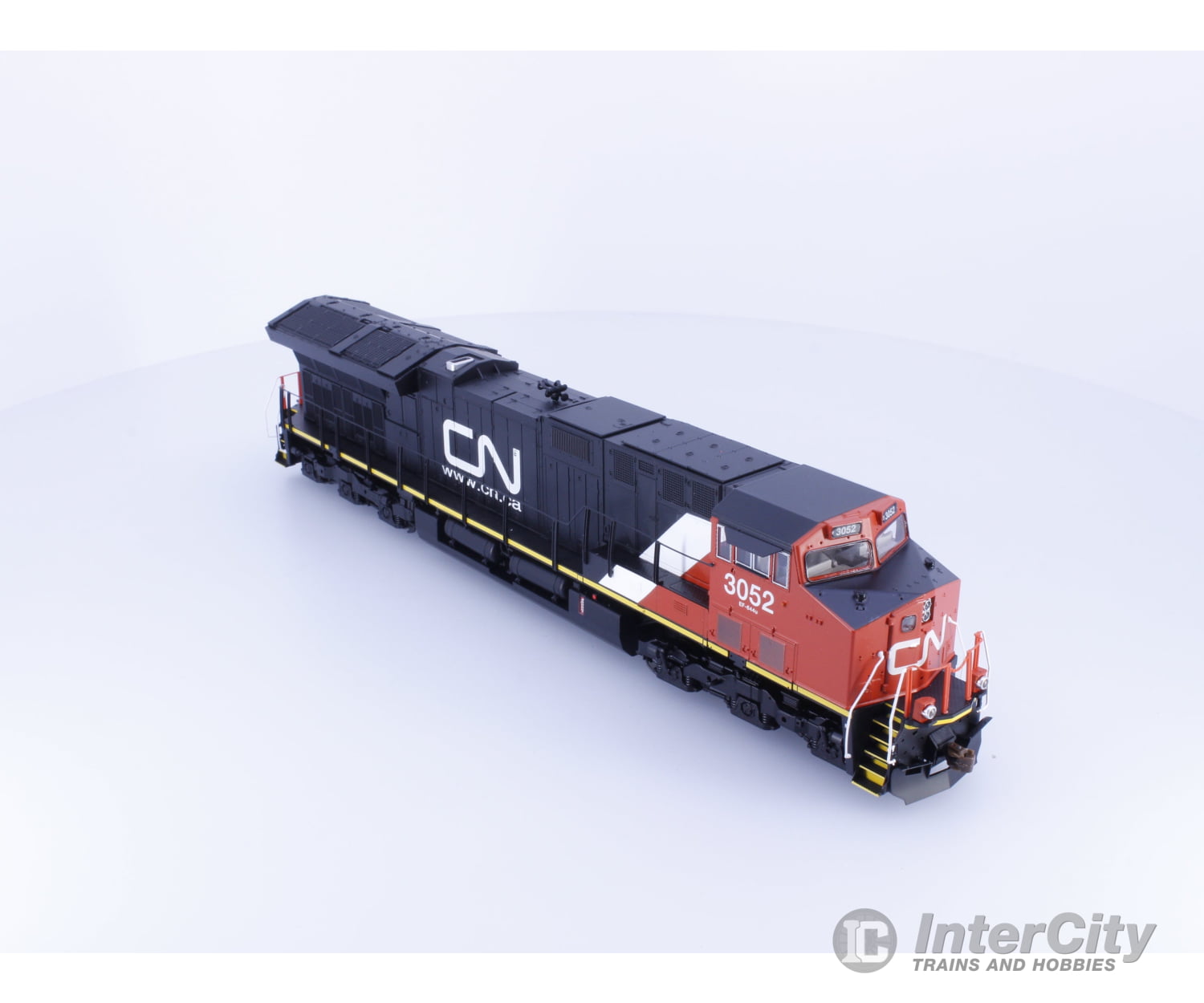 Scale Trains SXT10439 HO GE Tier 4 GEVO ET44AC Diesel Locomotive Canadian National (CN) 3052 DCC & Sound Locomotives