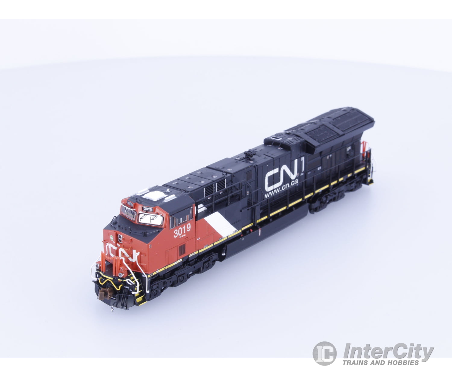 Scale Trains SXT30618 N GE ET44AC Tier 4 GEVO Diesel Locomotive 2015 Production Canadian National (CN) 3019 DCC & Sound