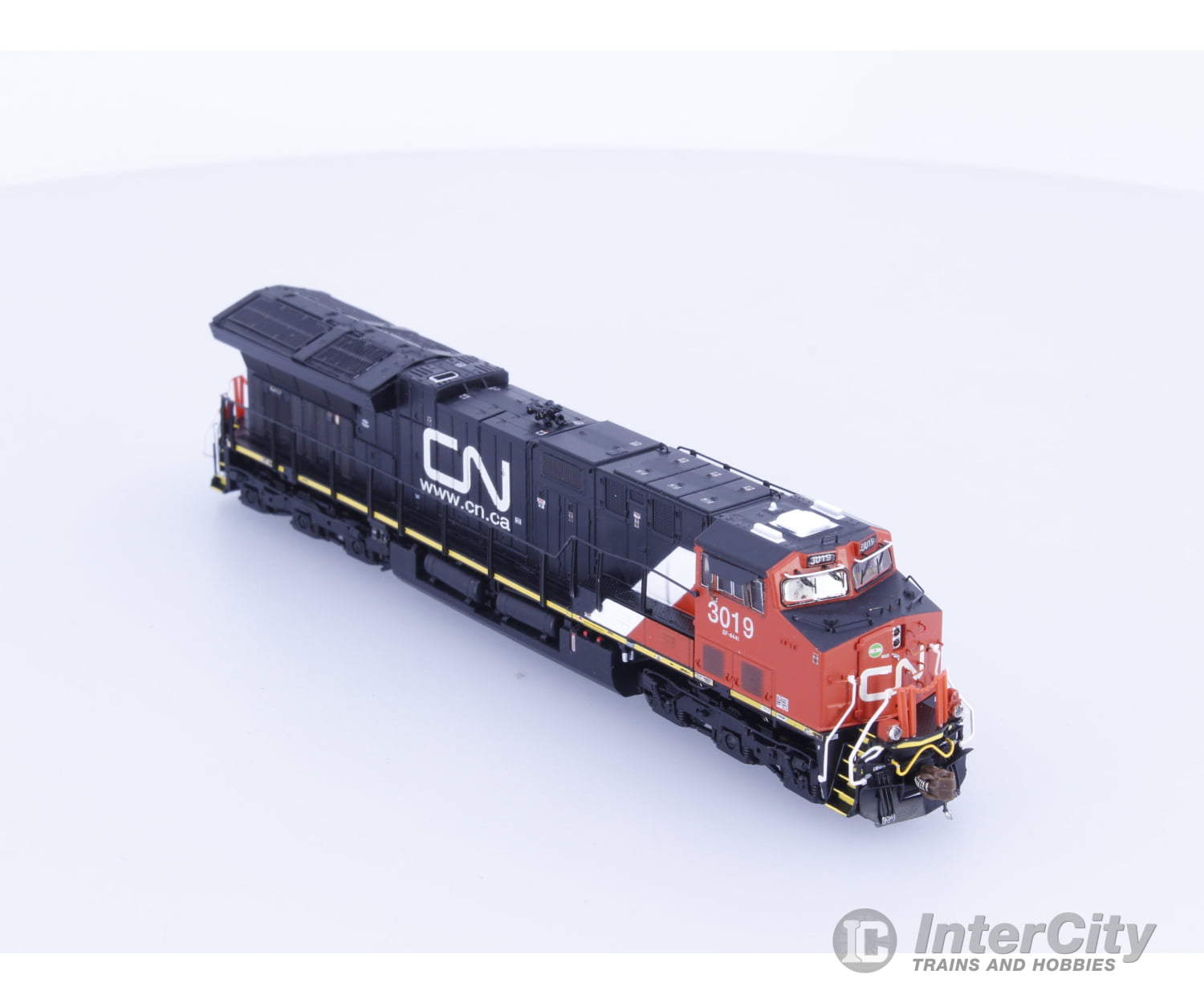 Scale Trains SXT30618 N GE ET44AC Tier 4 GEVO Diesel Locomotive 2015 Production Canadian National (CN) 3019 DCC & Sound