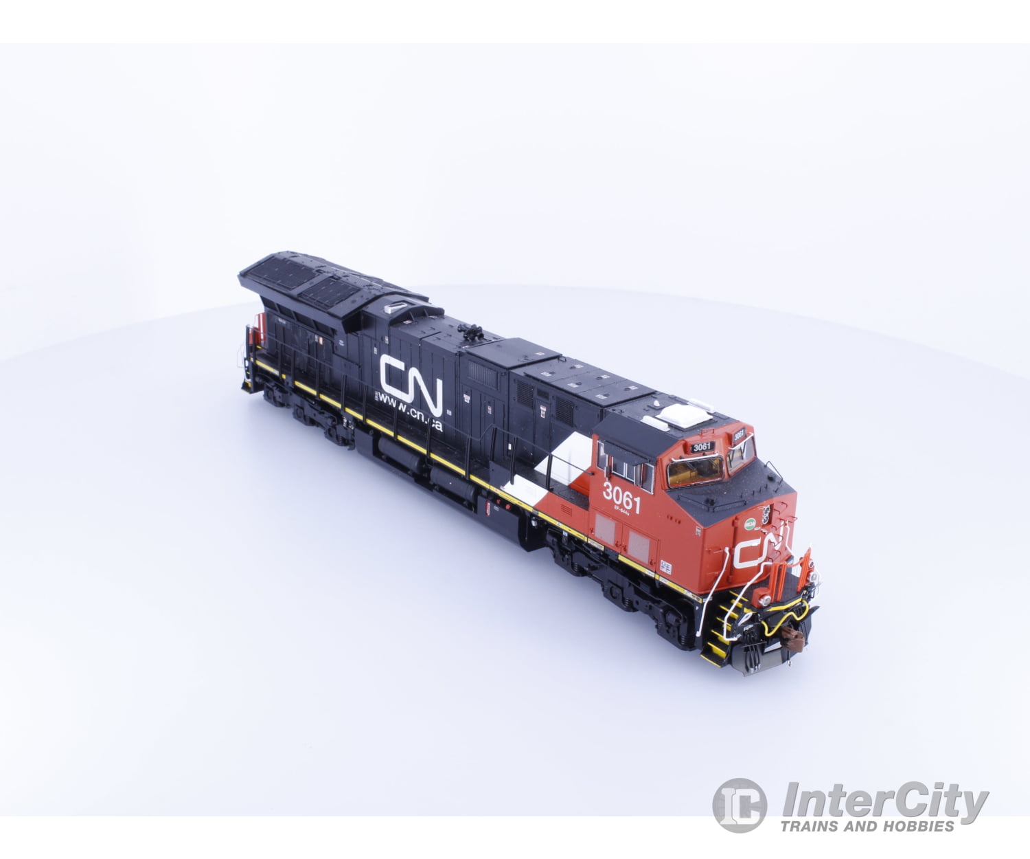 ScaleTrains SXT31092 HO GE Tier 4 GEVO ET44AC Diesel Locomotive Canadian National (CN) 3061 DCC & Sound Locomotives