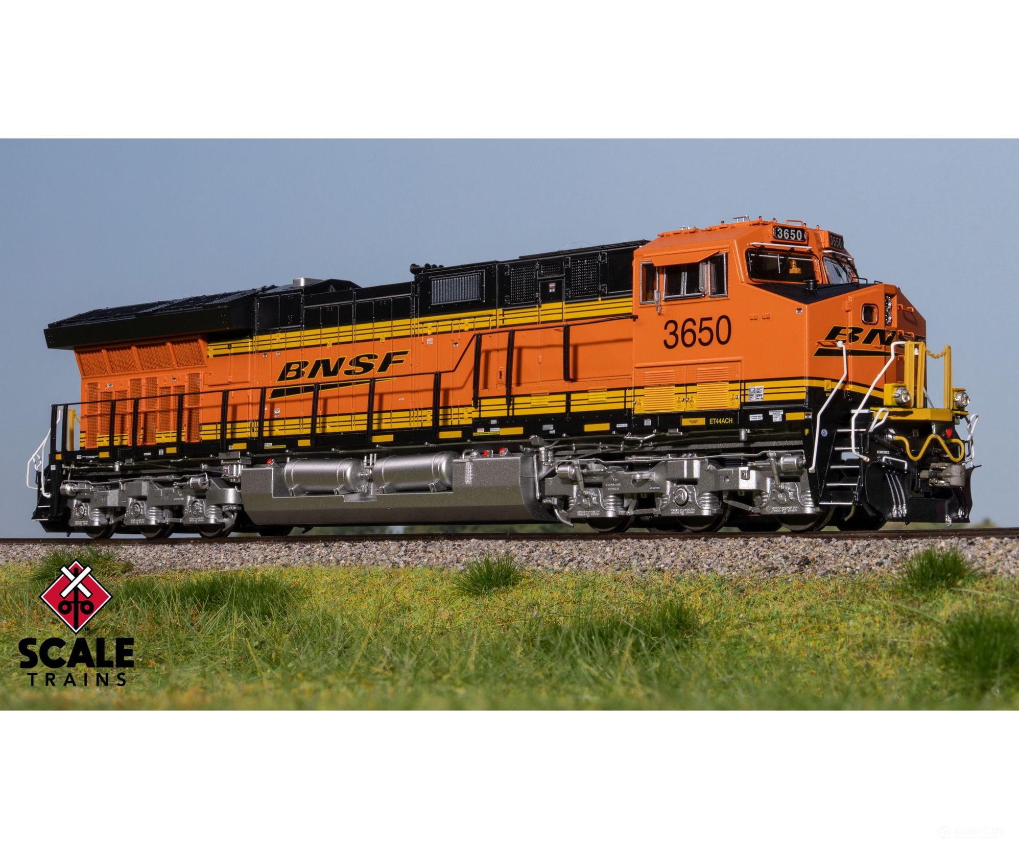 ScaleTrains SXT40350 Rivet Counter HO Scale GE ET44ACH BNSF/Heritage III 3670 DCC & Sound Equipped - Locomotives
