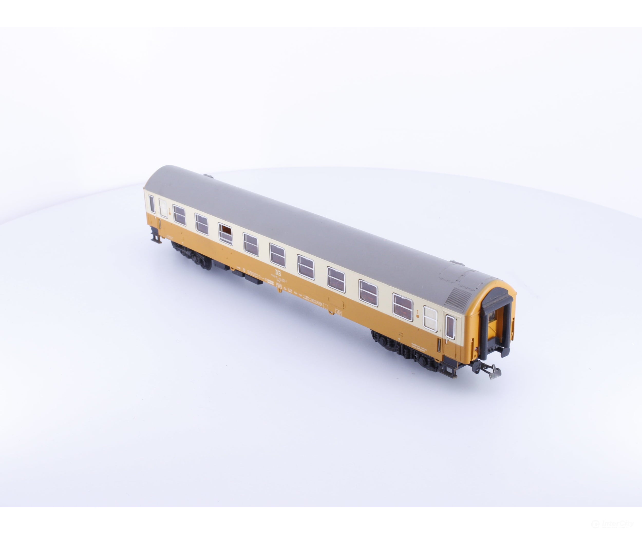 Schicht 070-1 HO DR 1st Class Passenger Car 070-1 - European Passenger Cars