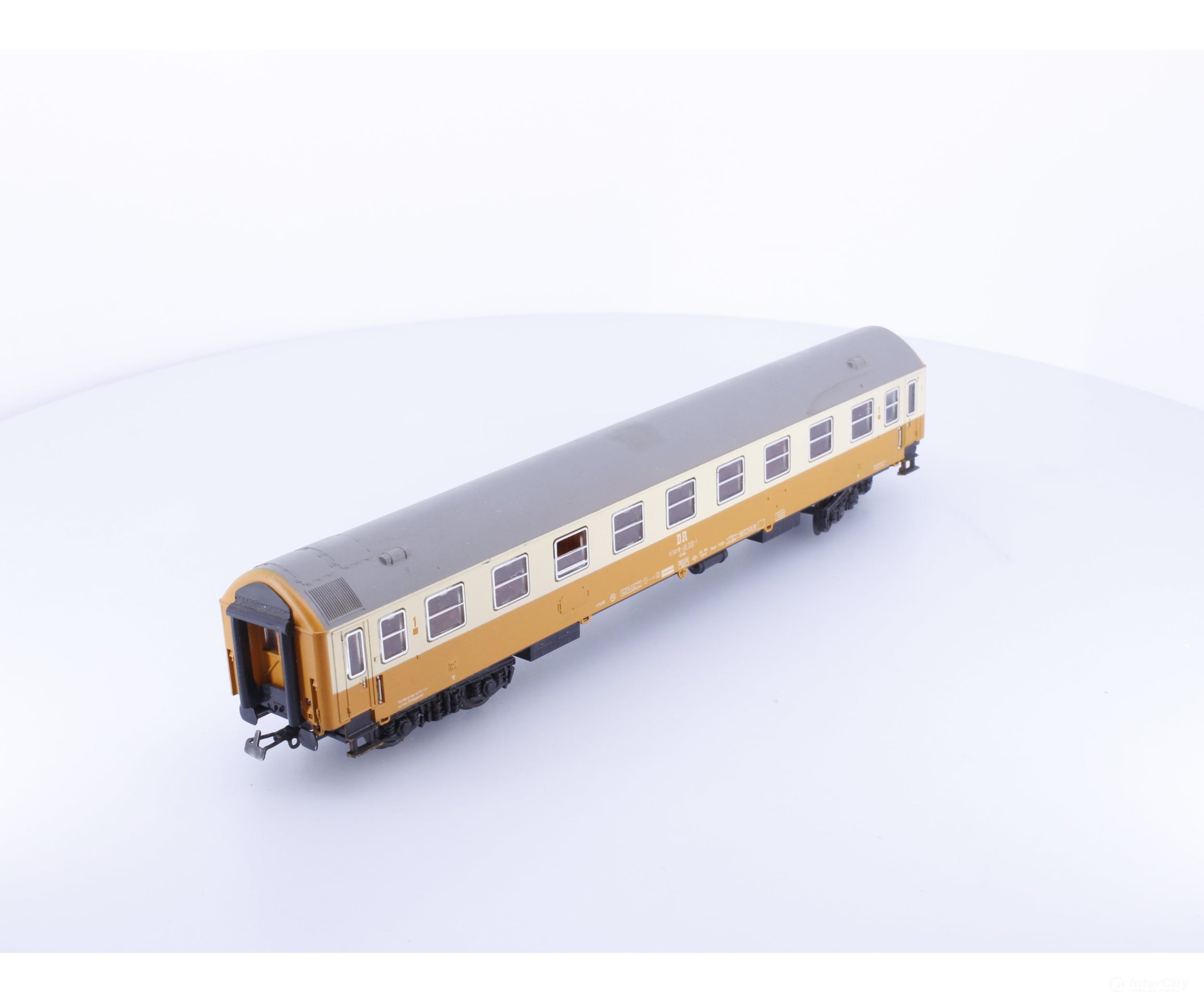 Schicht 070-1 HO DR 1st Class Passenger Car 070-1 - European Passenger Cars