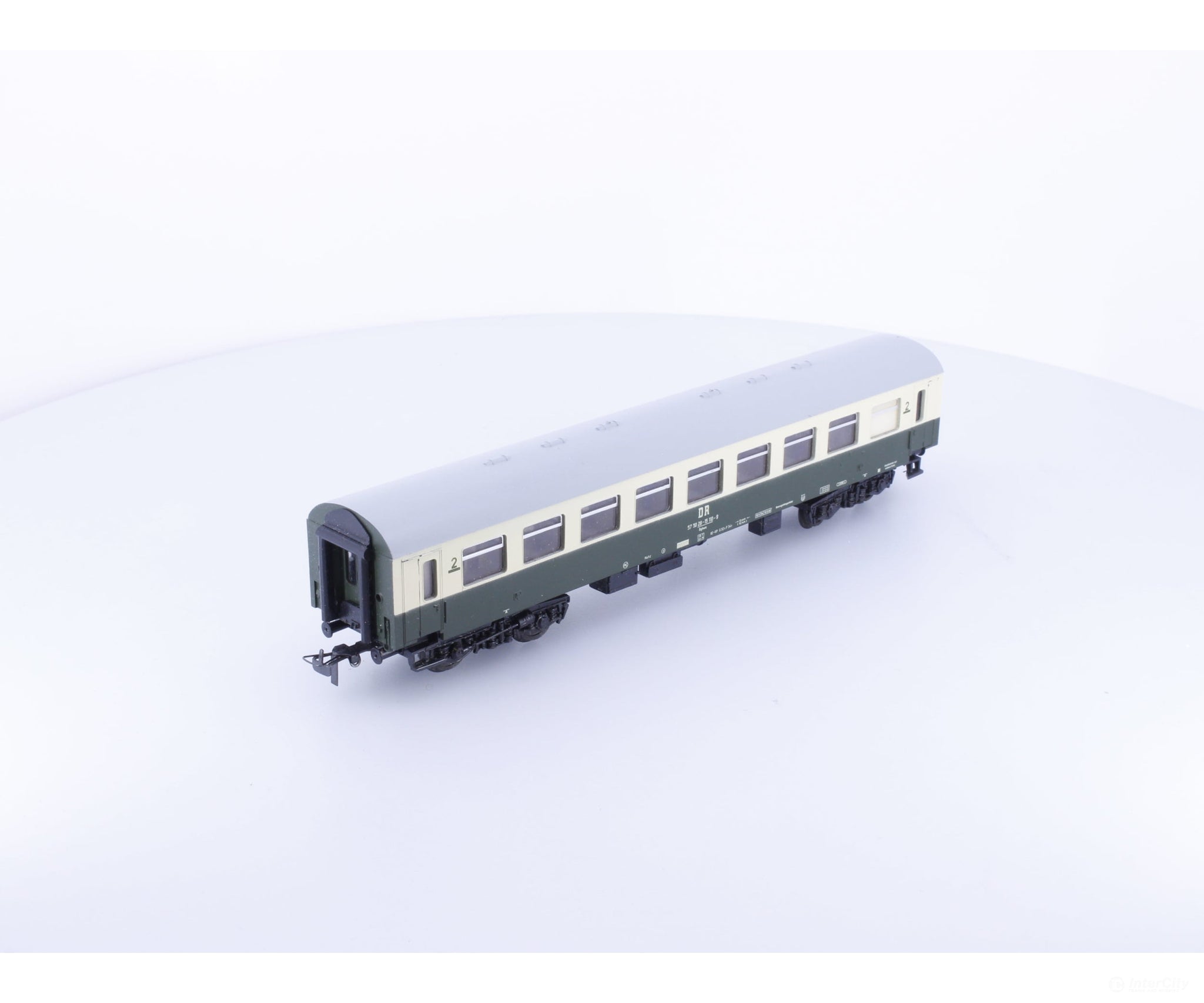 Schicht 110-9 HO DR 2nd Class Passenger Car Green Cream #2 110-9 - European Passenger Cars