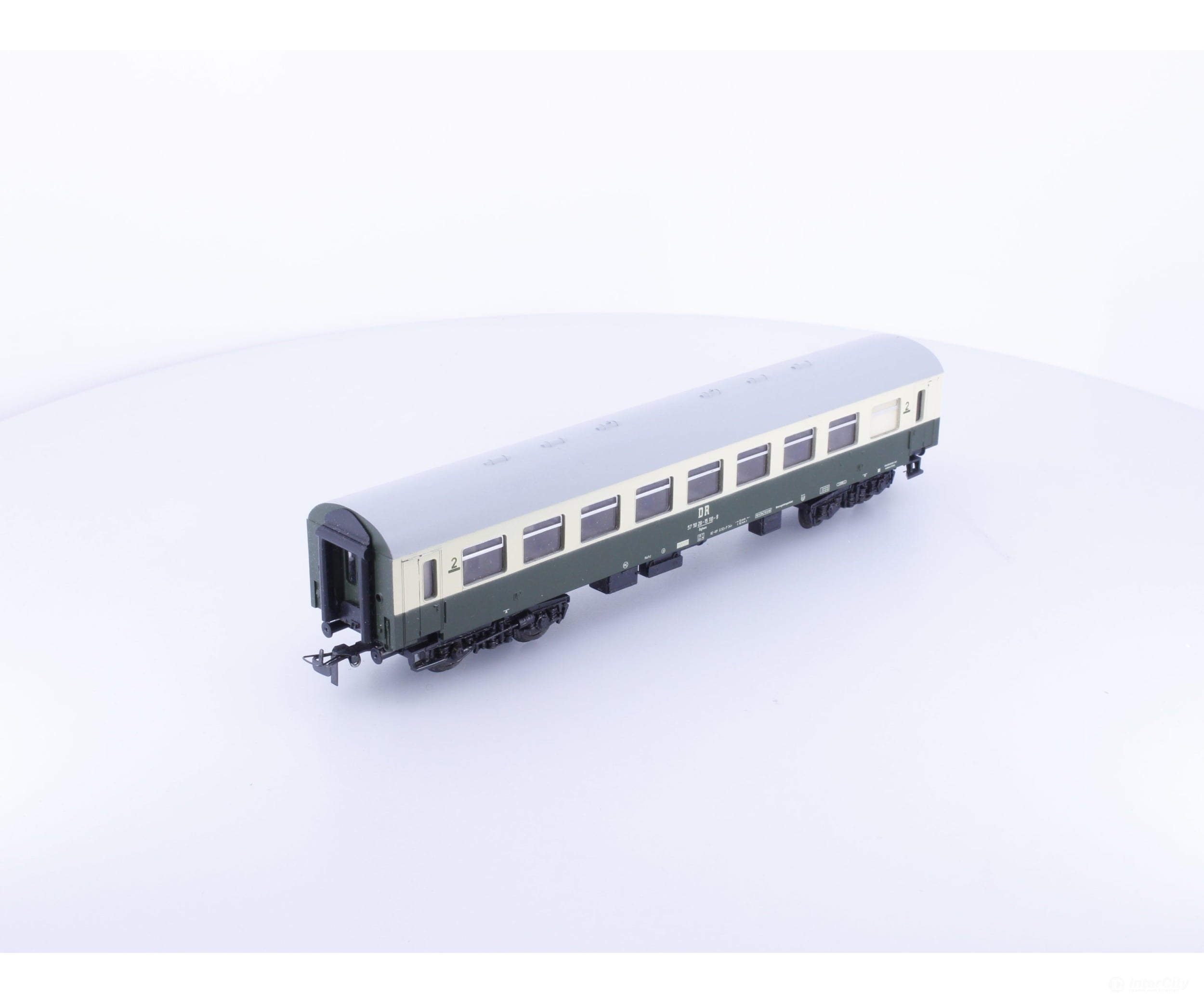 Schicht 110-9 HO DR 2nd Class Passenger Car Green Cream #2 110-9 - European Passenger Cars