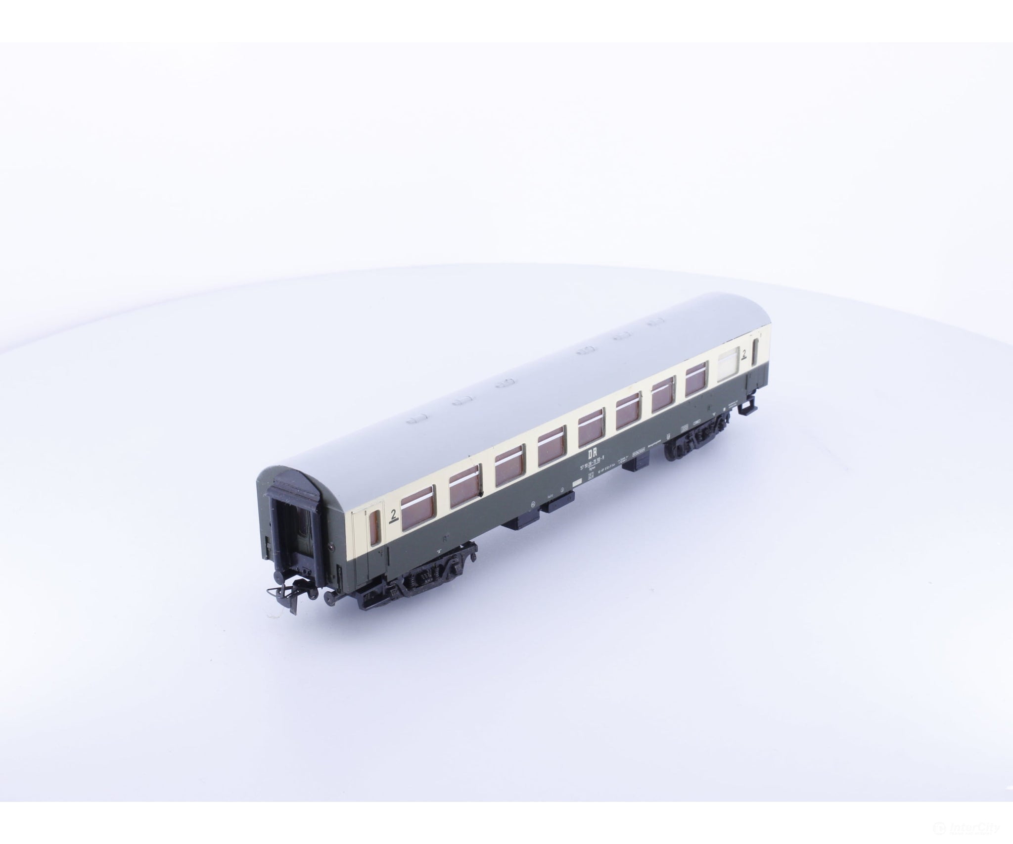 Schicht 110-9 HO DR 2nd Class Passenger Car Green Cream 110-9 - European Passenger Cars