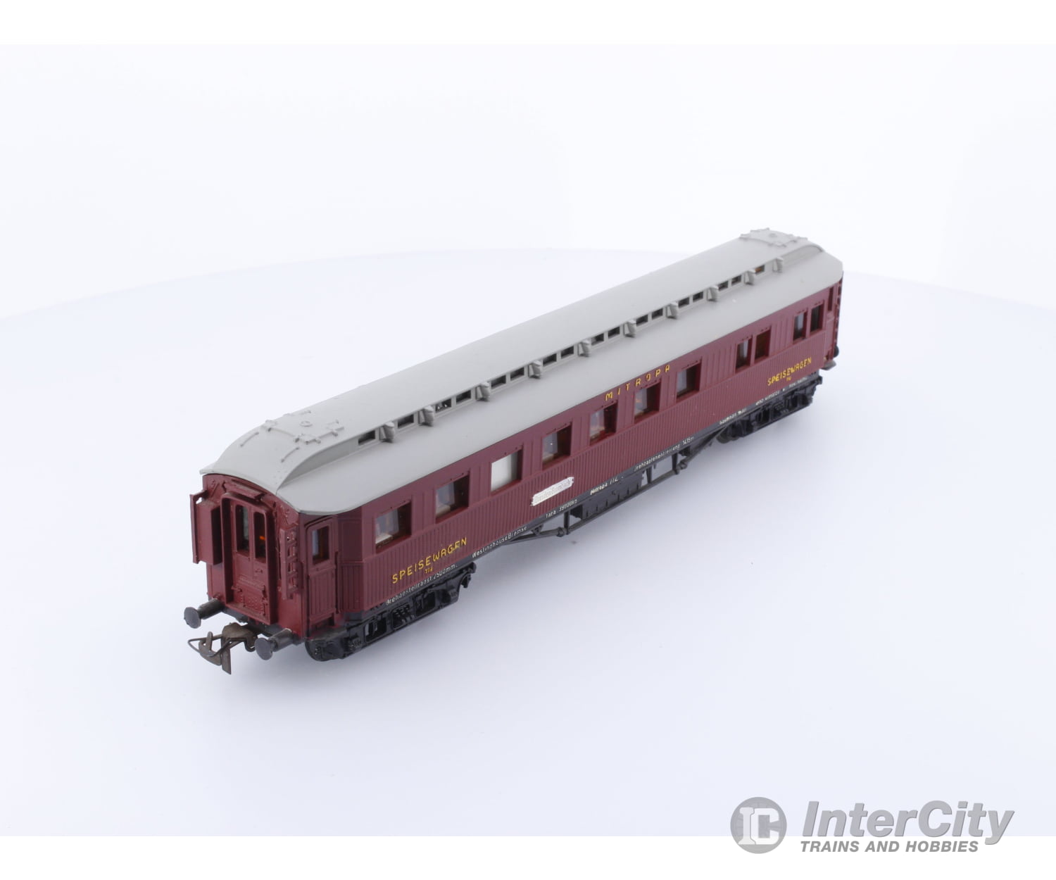 Schicht 426/873 HO DR Restaurant Car with Passengers and Interior Lighting European Passenger Cars