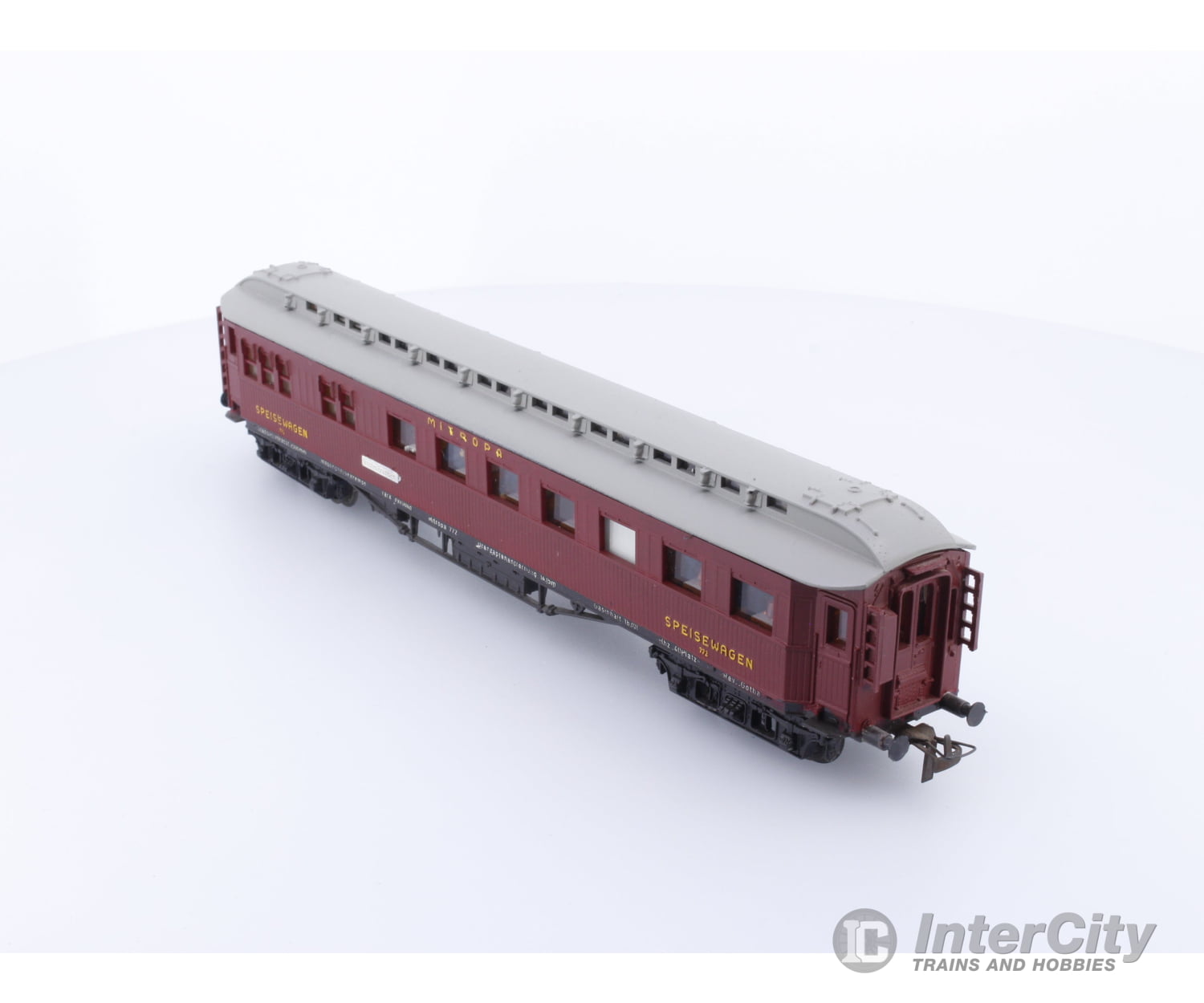 Schicht 426/873 HO DR Restaurant Car with Passengers and Interior Lighting European Passenger Cars