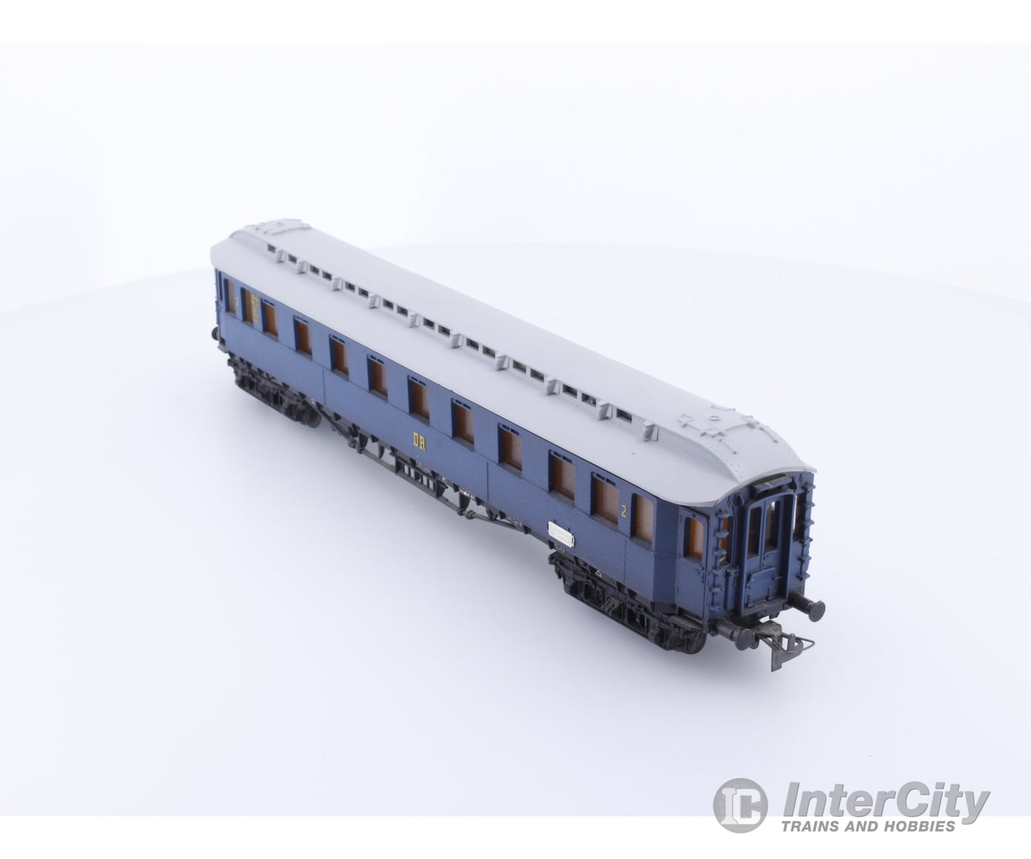 Schicht 426/875 HO DR 2nd Class Passenger Car with Interior Lighting 1325 European Passenger Cars