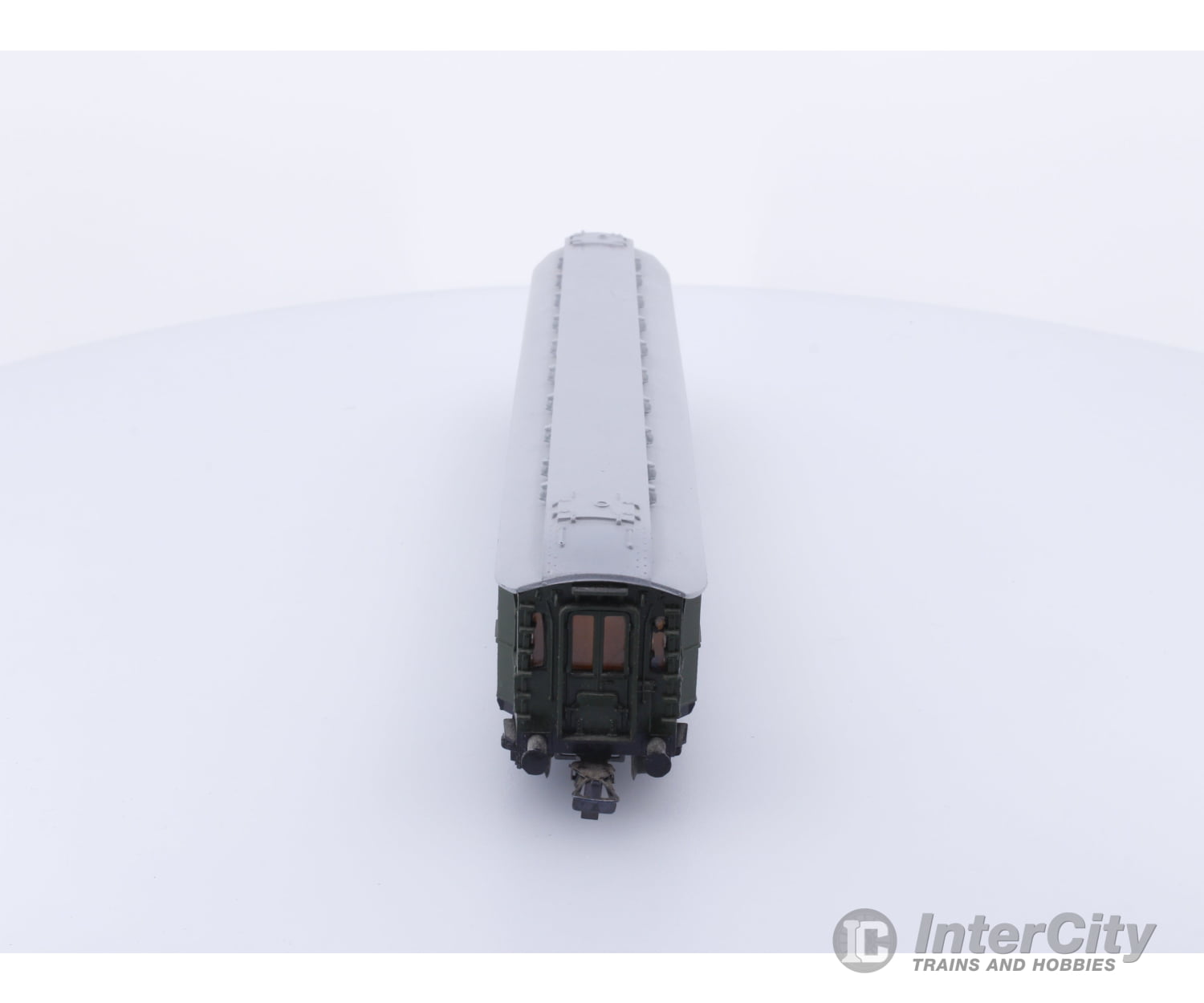 Schicht 426/936 HO DR 2nd Class Passenger Car with Passengers and Interior Lighting 8432 European Passenger Cars