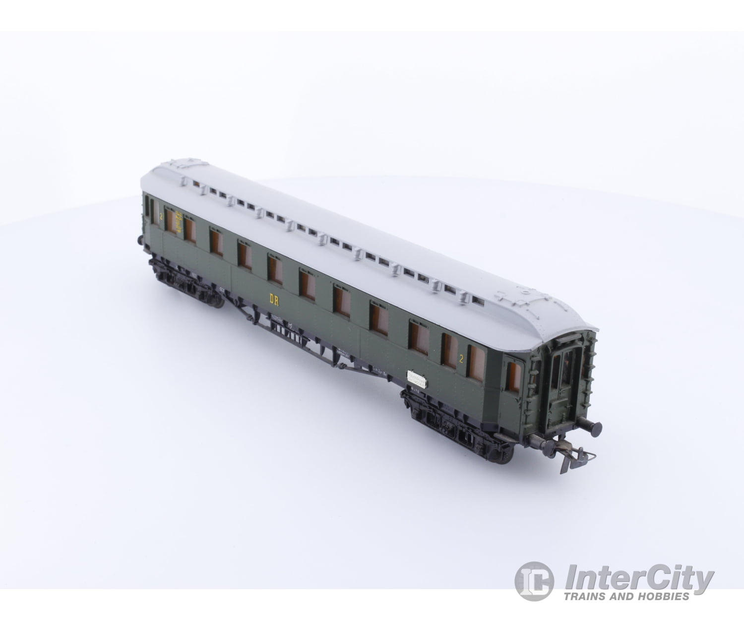 Schicht 426/936 HO DR 2nd Class Passenger Car with Passengers and Interior Lighting 8432 European Passenger Cars