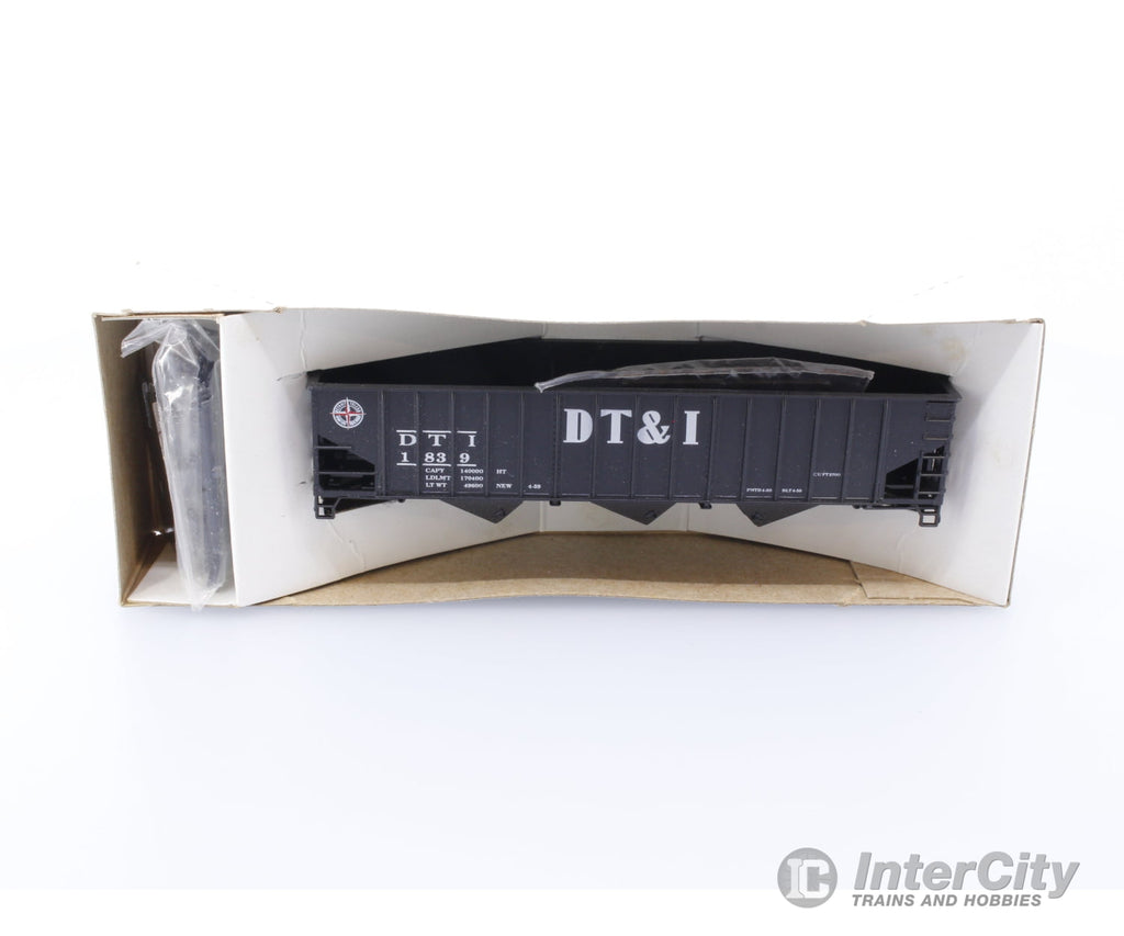 Stewart Hobbies 10035 HO 70 Ton Triple Hopper Detroit Toledo and Ironton (DTI) 1839 Freight Cars