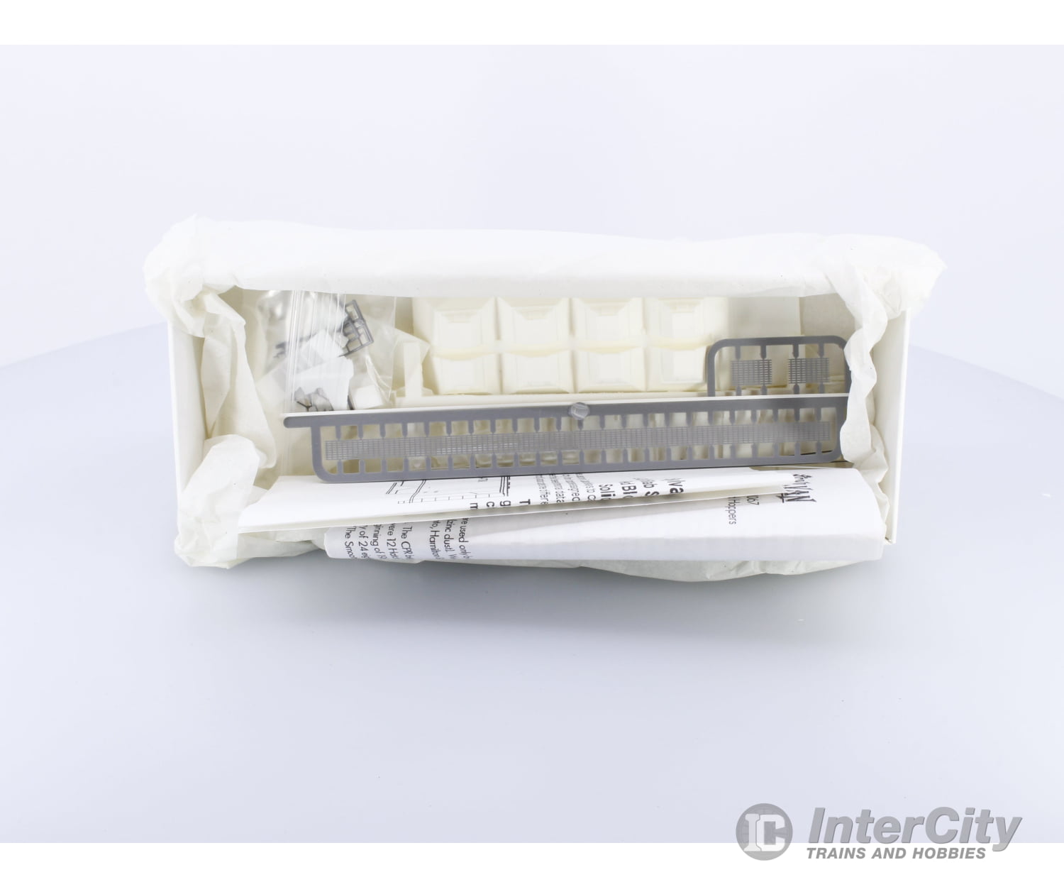 Sylvan Scale Models HO-1040 HO Early Six Hatch Slab Side Covered Hopper Kit Canadian National (CN) Freight Cars