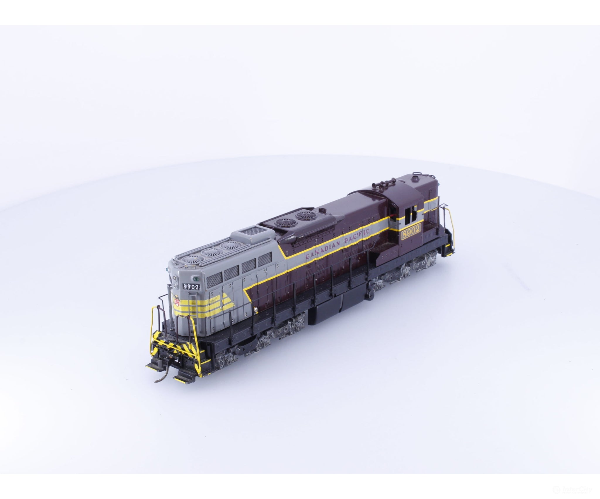 Tenshodo 8902 HO Metal SD9 Diesel Locomotive Canadian Pacific (CP) 8902 Analog DC - Locomotives