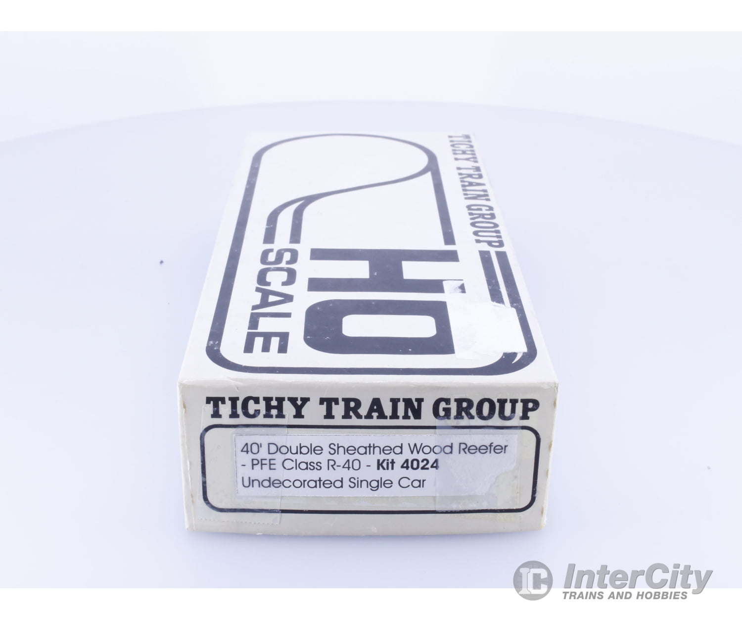 Tichy Train Group 4024 HO 40’ Double Sheathed Wood Reefer Class R-40 Kit Pacific Fruit Express (PFE) Freight Cars