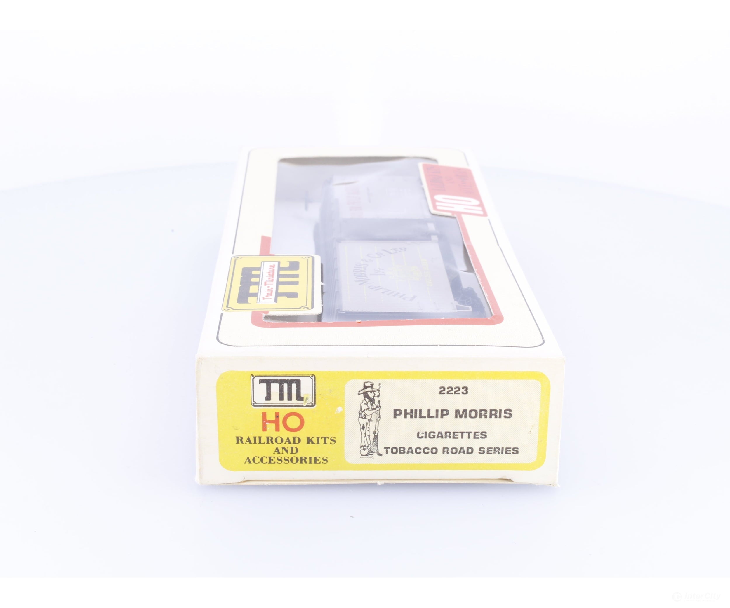 Train Miniature 2223 HO 40’ Single Door Boxcar Phillip Morris (PM) 816 - Freight Cars
