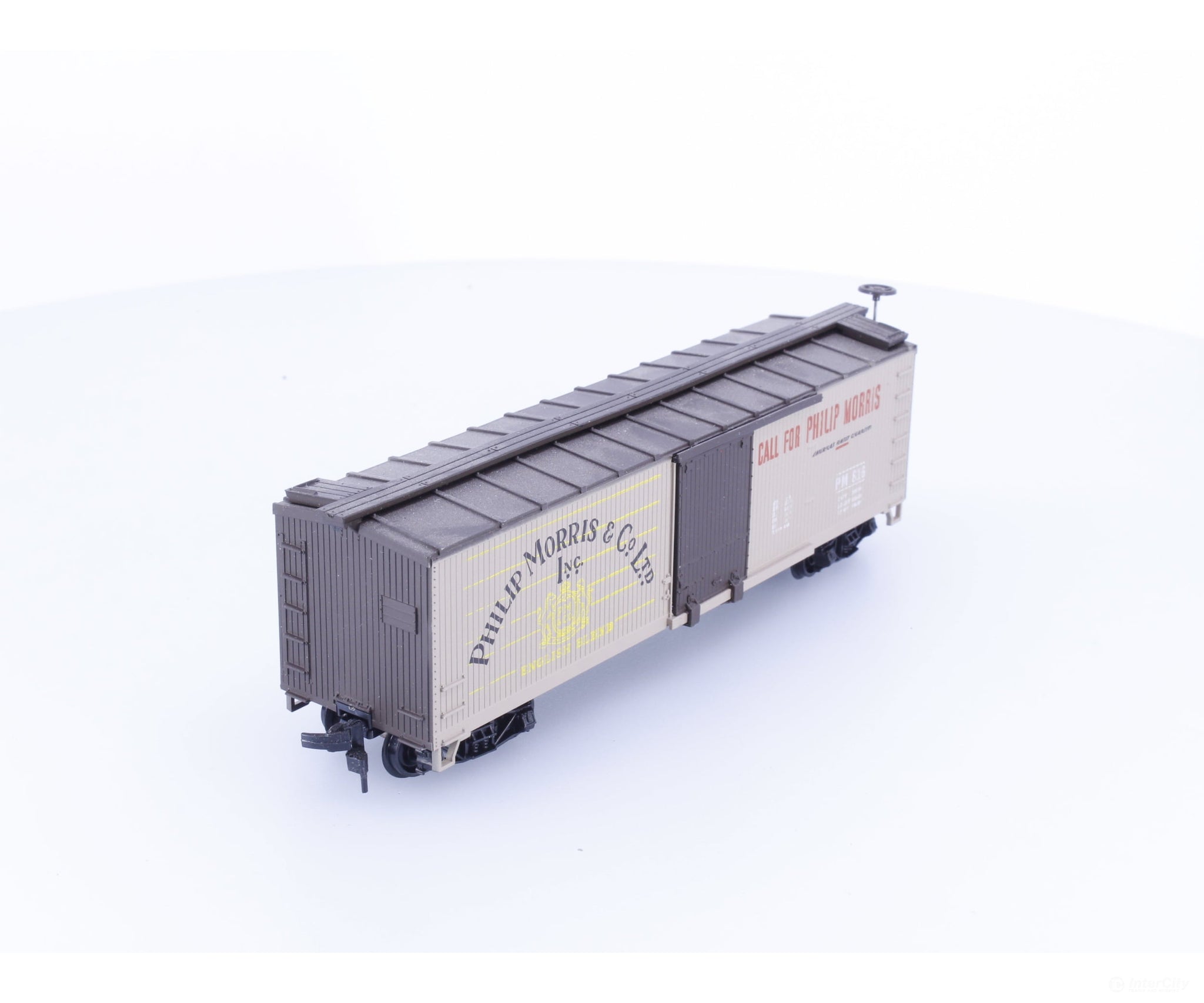 Train Miniature 2223 HO 40’ Single Door Boxcar Phillip Morris (PM) 816 - Freight Cars