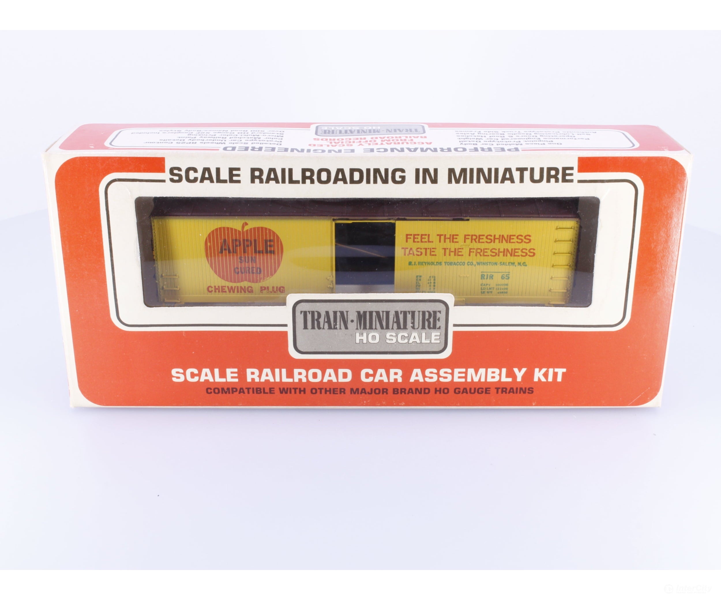 Train Miniature 2262 HO 40’ Single Door Boxcar Kit Apple (RJR) 65 - Freight Cars
