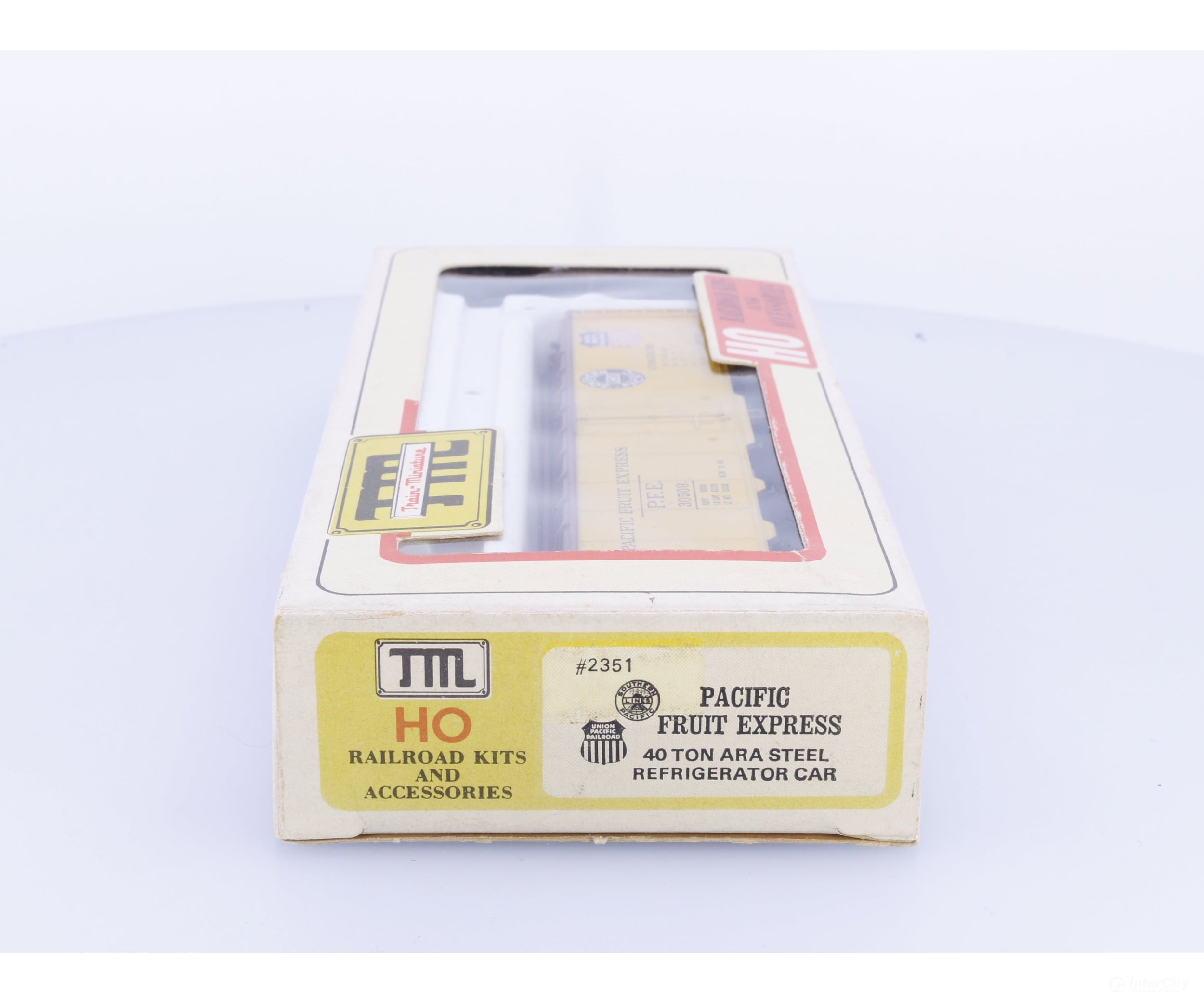 Train Miniature 2351 HO 40 Ton ARA Steel Refrigeration Car Kit Pacific Fruit Express (PFE) 30509 - Freight Cars