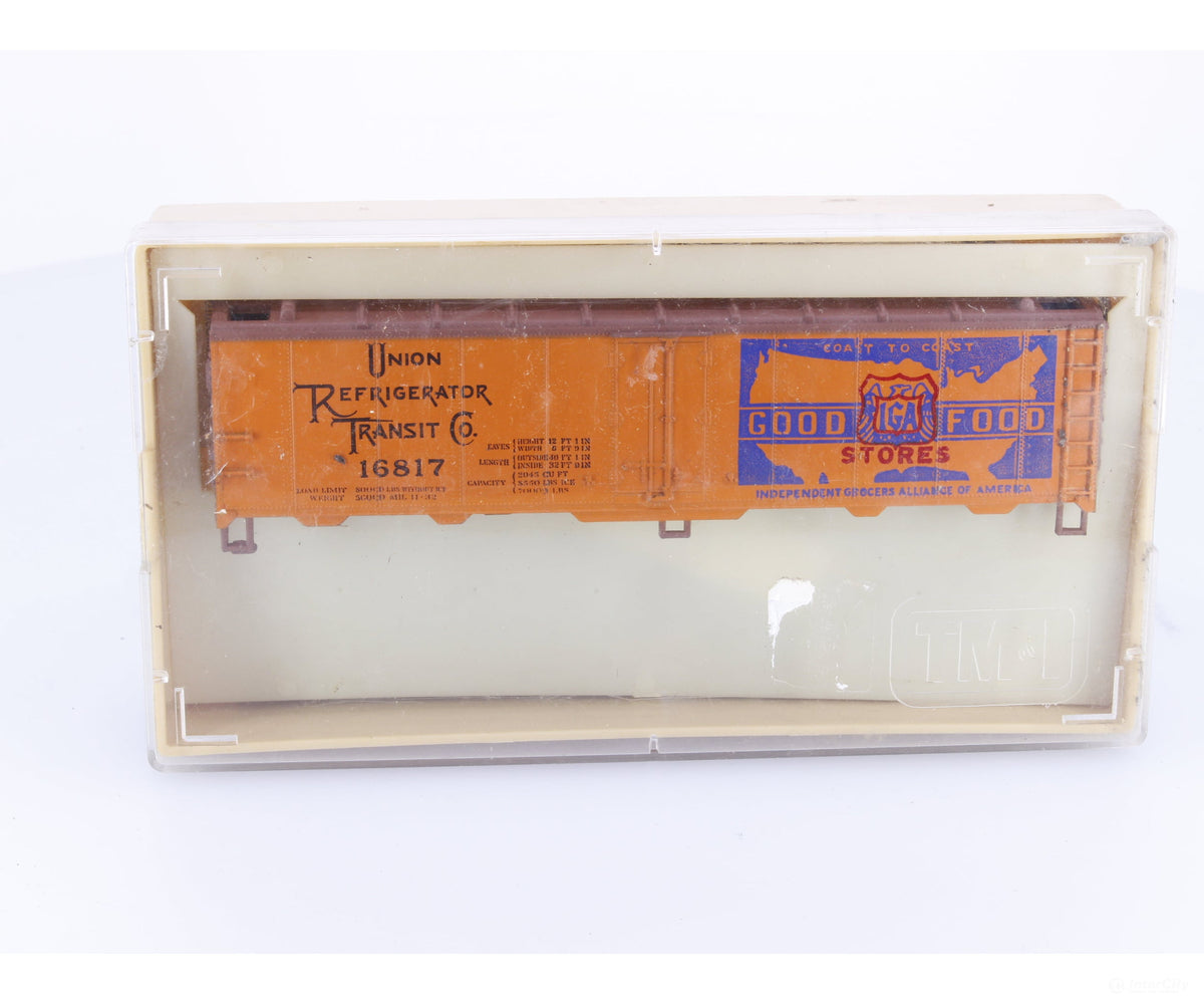 Train Miniature 2531 HO 40’ Single Door Box Car Kit IGA Good Food Stores (URTC) 16817 - Freight Cars